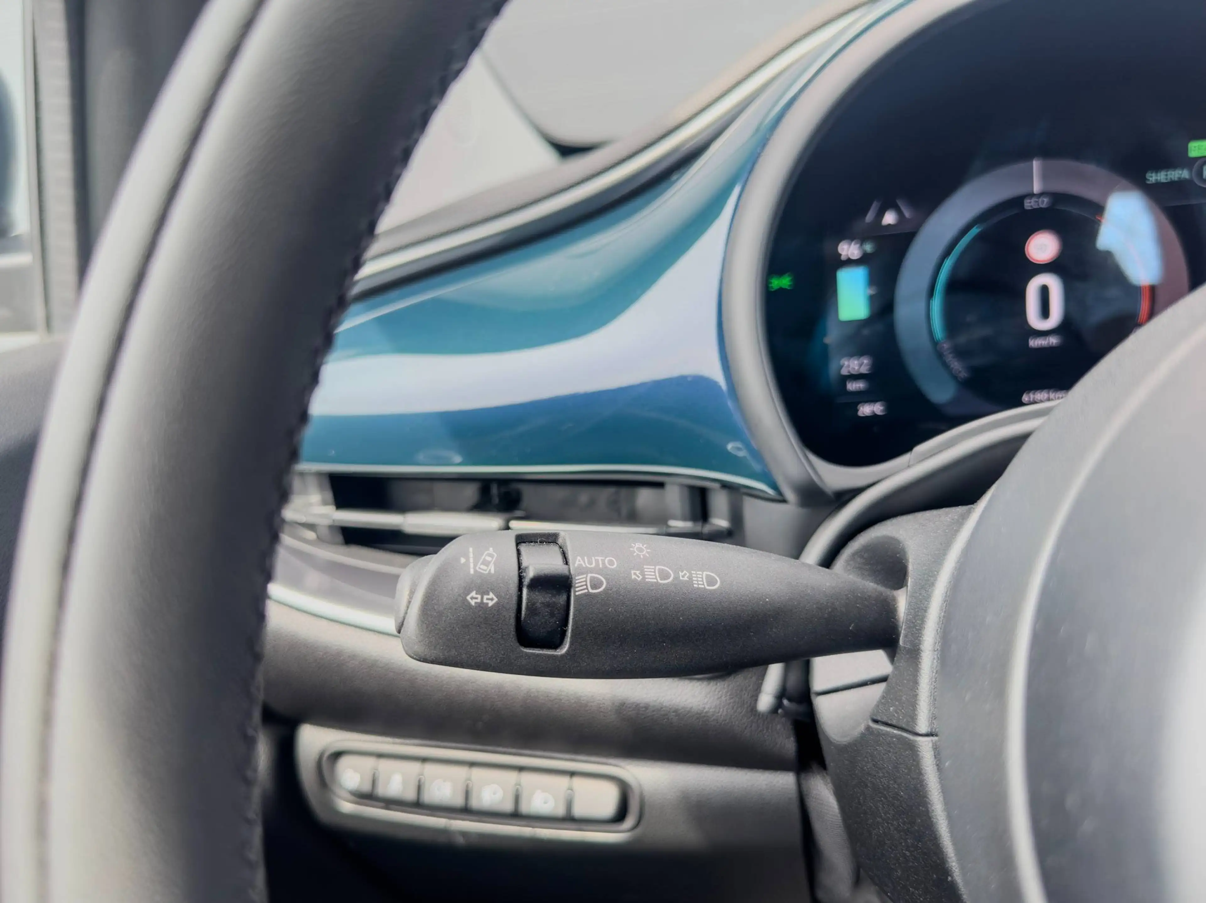 Fiat 500e LONG RANGE 300KM / CARPLAY - ALU - 6.000 KM - LANE CONTROL — photo 9