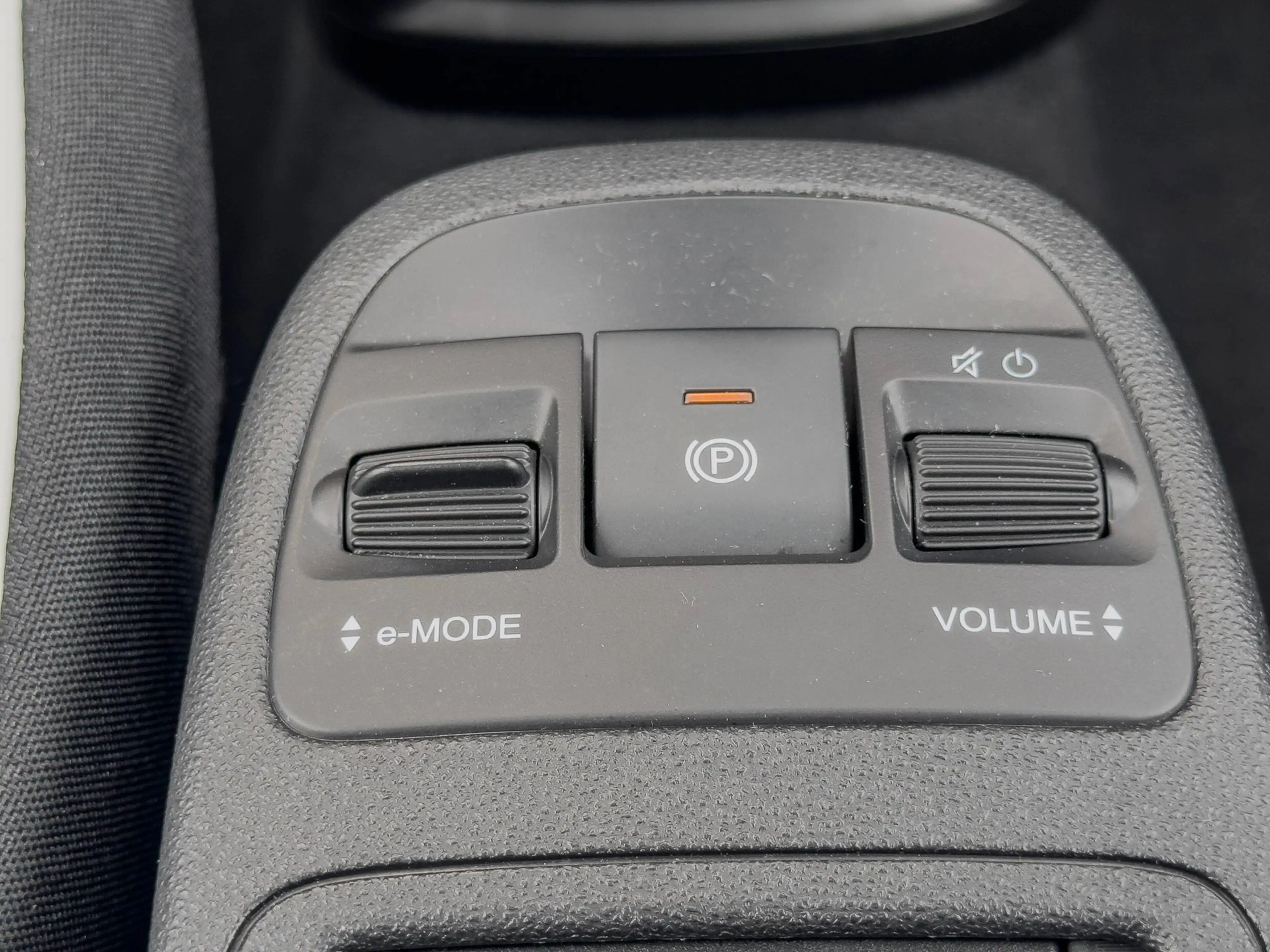 Fiat 500e LONG RANGE 300KM / CARPLAY - ALU - 6.000 KM - LANE CONTROL — photo 14