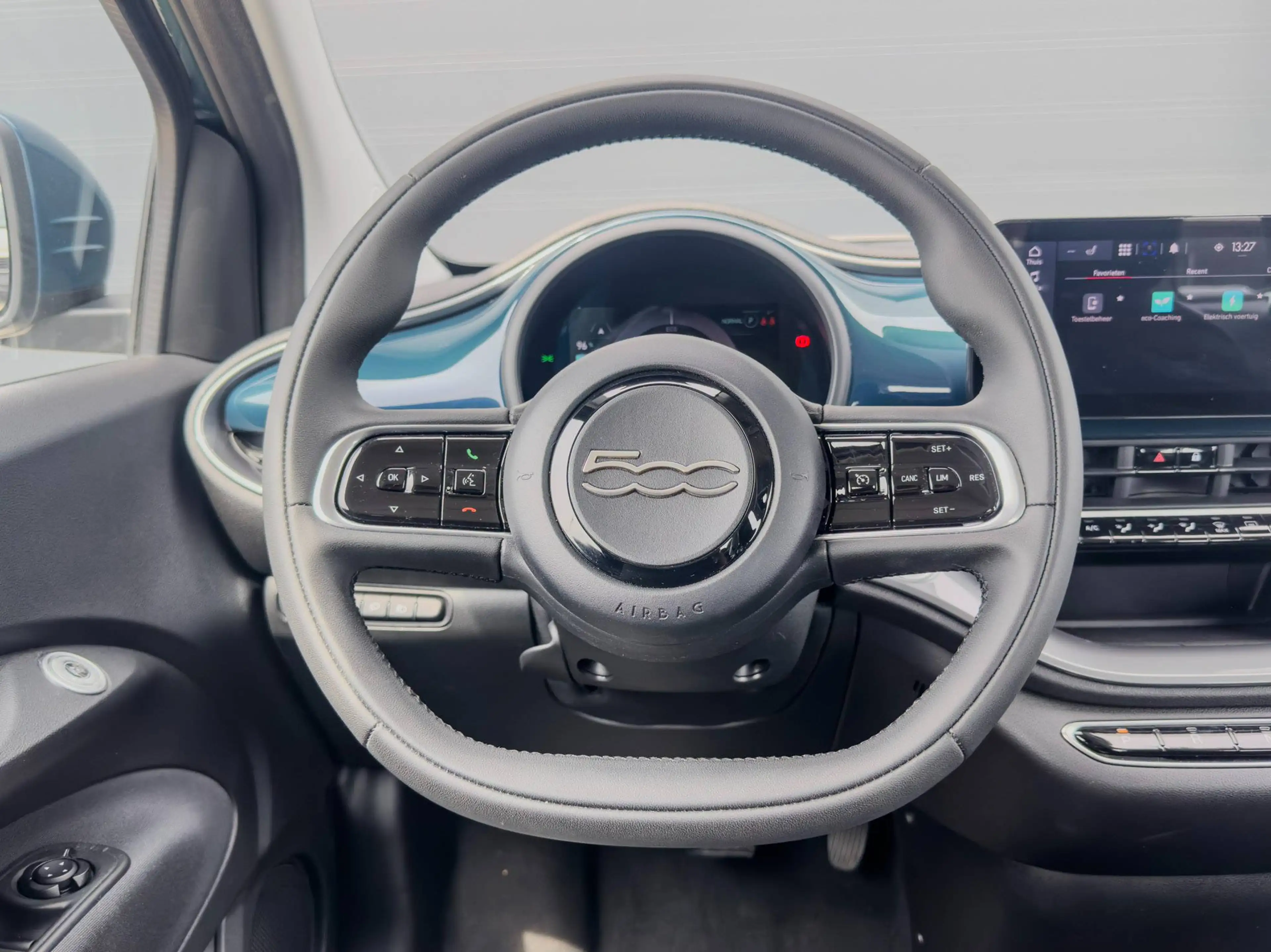 Fiat 500e LONG RANGE 300KM / CARPLAY - ALU - 6.000 KM - LANE CONTROL — photo 8