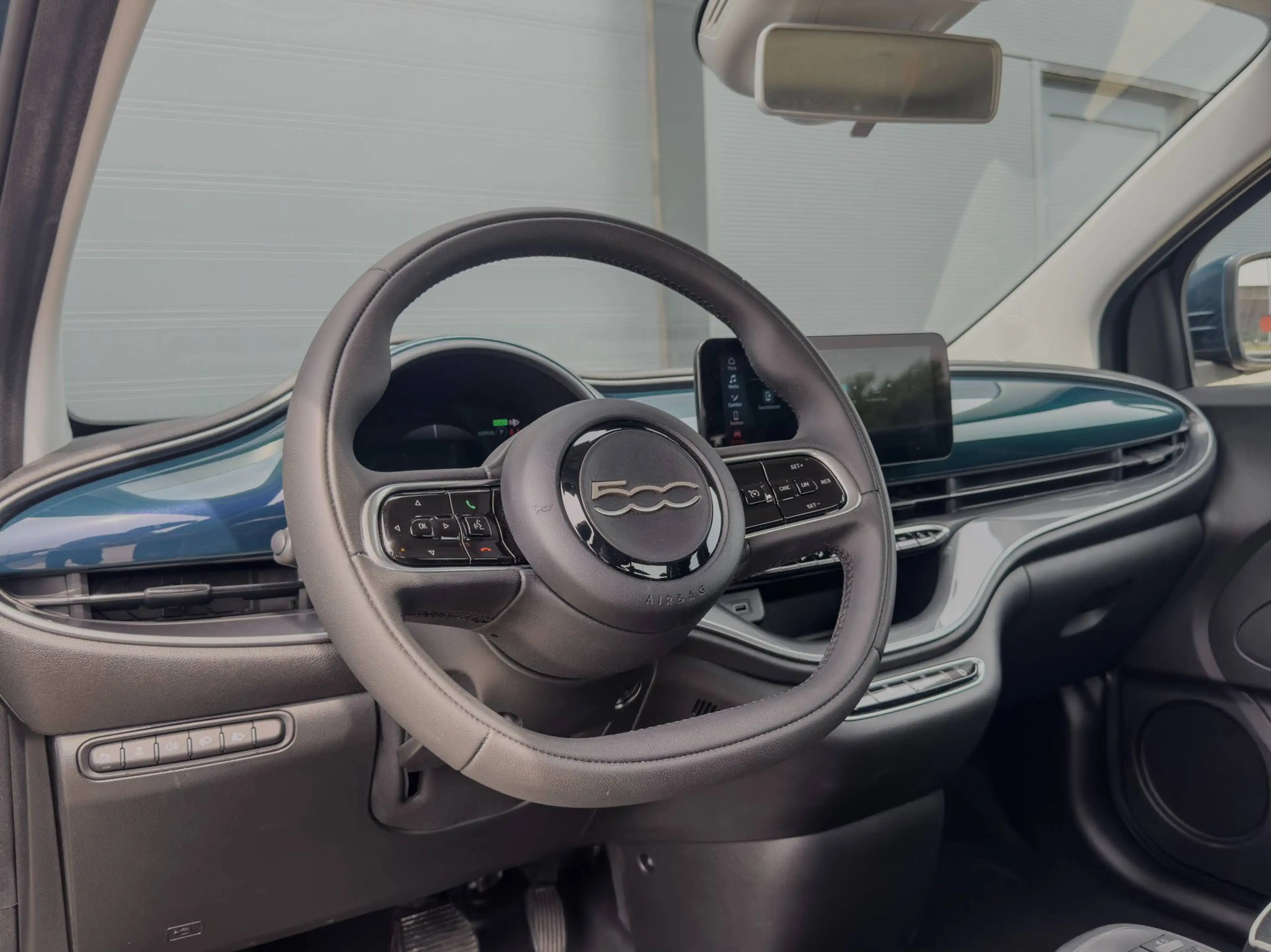 Fiat 500e LONG RANGE 300KM / CARPLAY - ALU - 6.000 KM - LANE CONTROL — photo 7