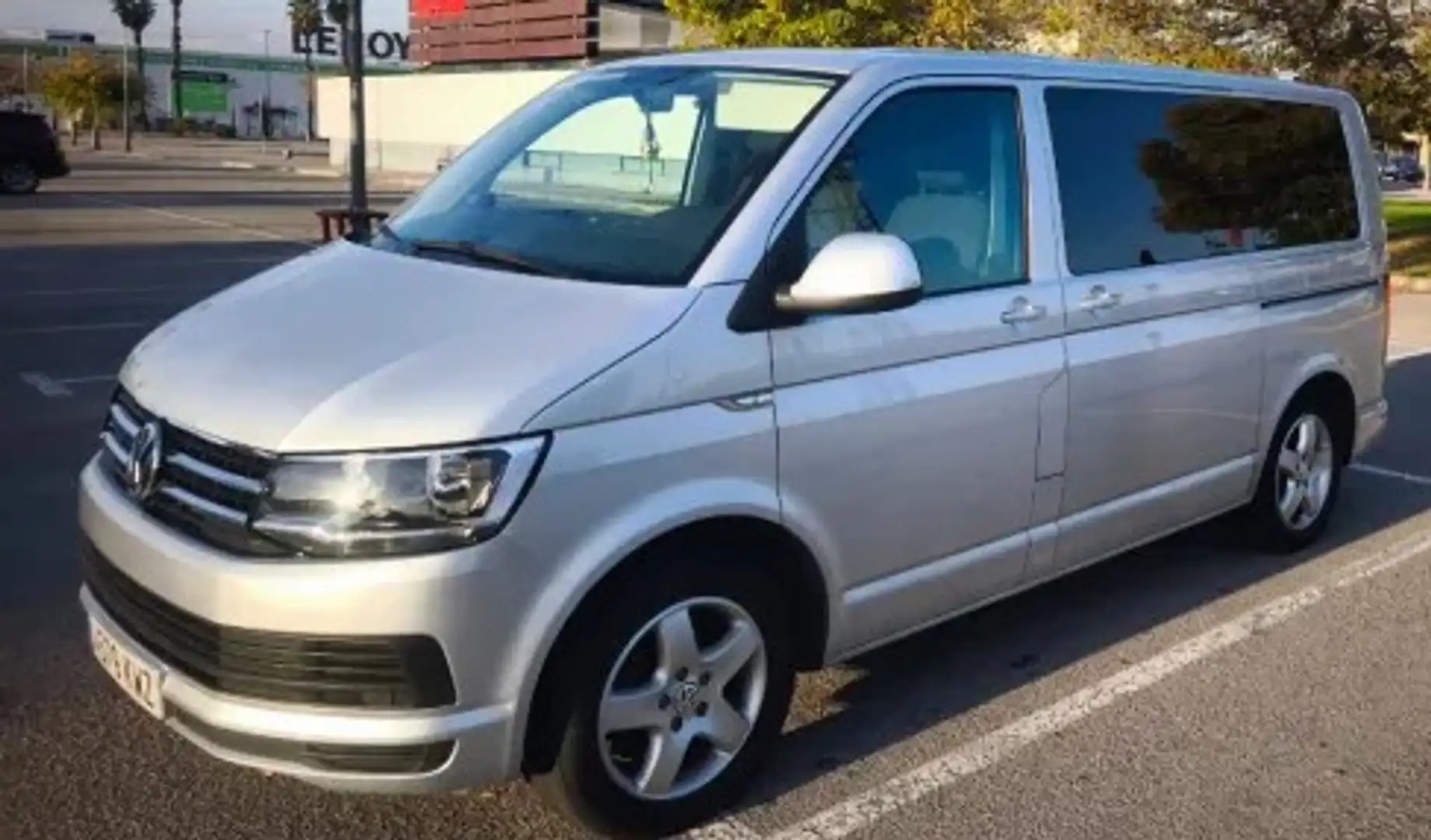 Volkswagen T6 Caravelle 2.0 Plateado - 2