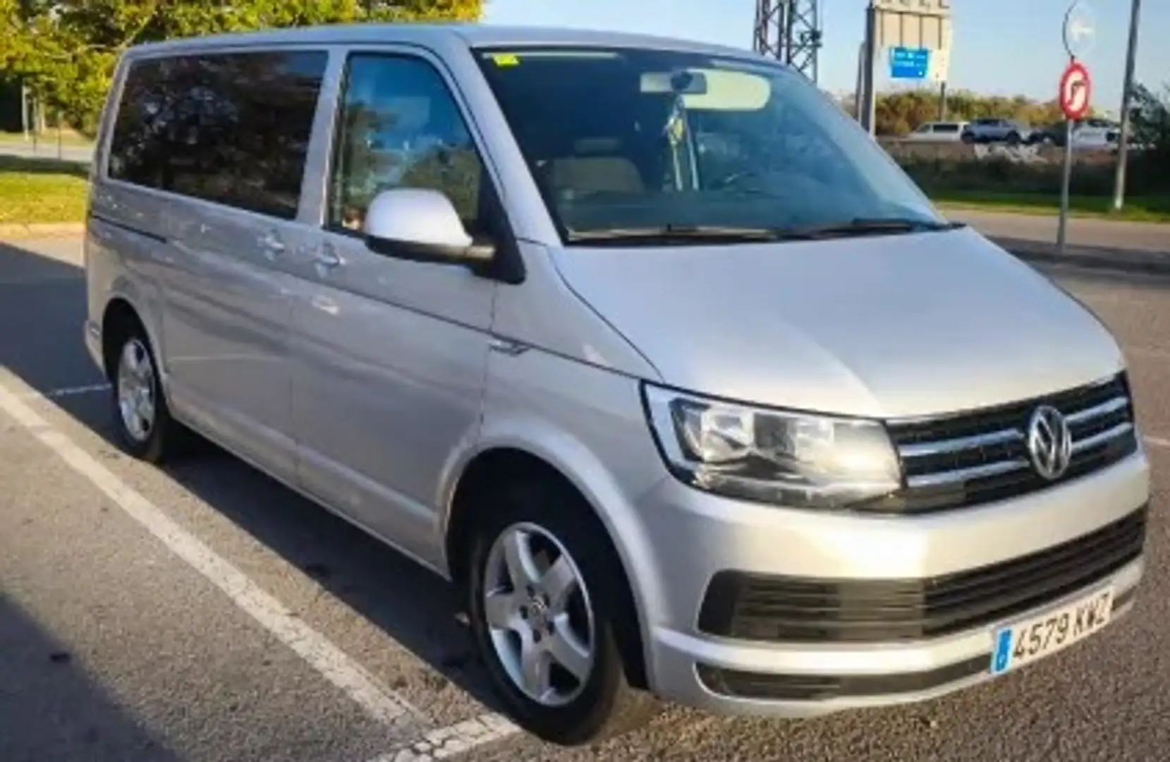 Volkswagen T6 Caravelle 2.0 Plateado - 1