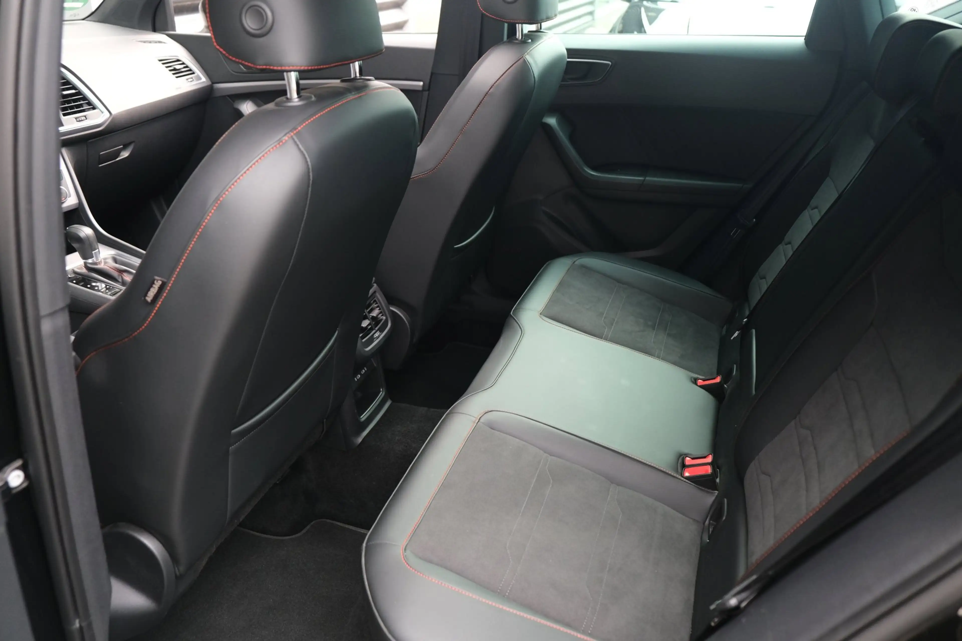 SEAT Ateca 1.5 TSI FR 150PK DSG Pano Virtual Led Cam Elek Ach — photo 10