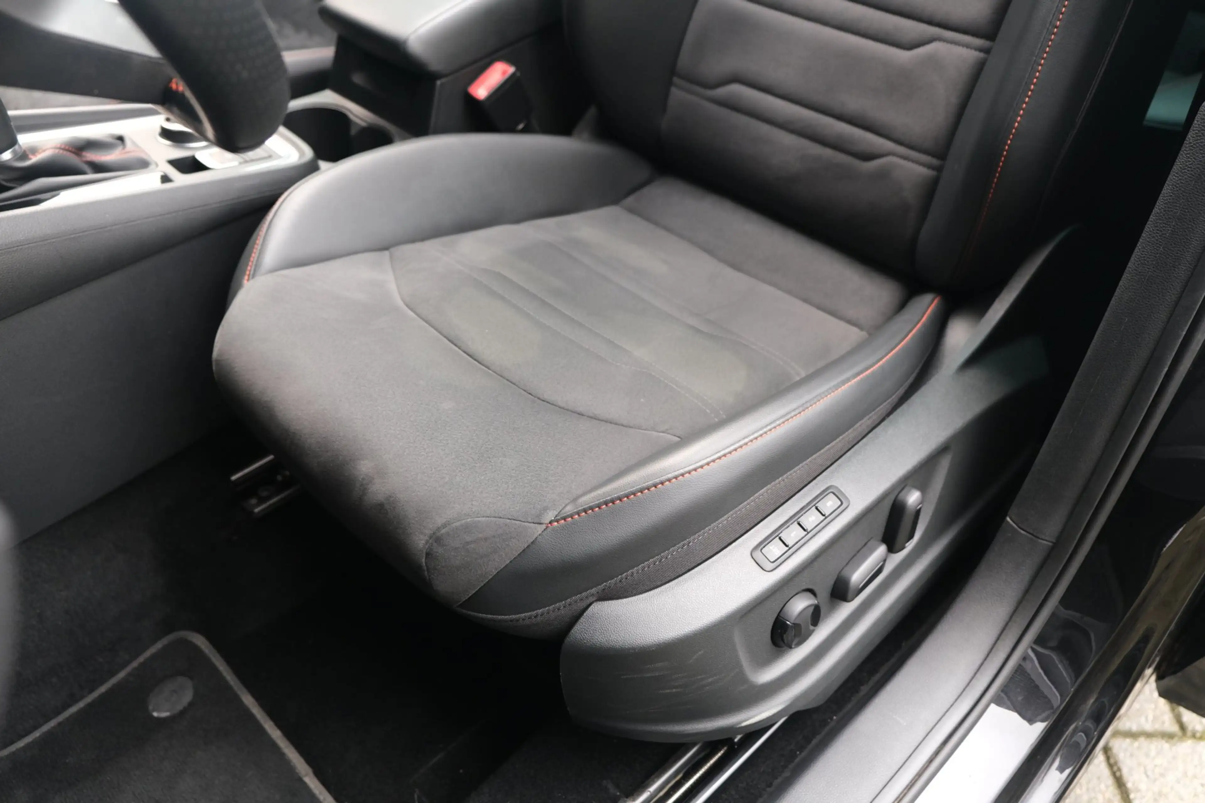 SEAT Ateca 1.5 TSI FR 150PK DSG Pano Virtual Led Cam Elek Ach — photo 5