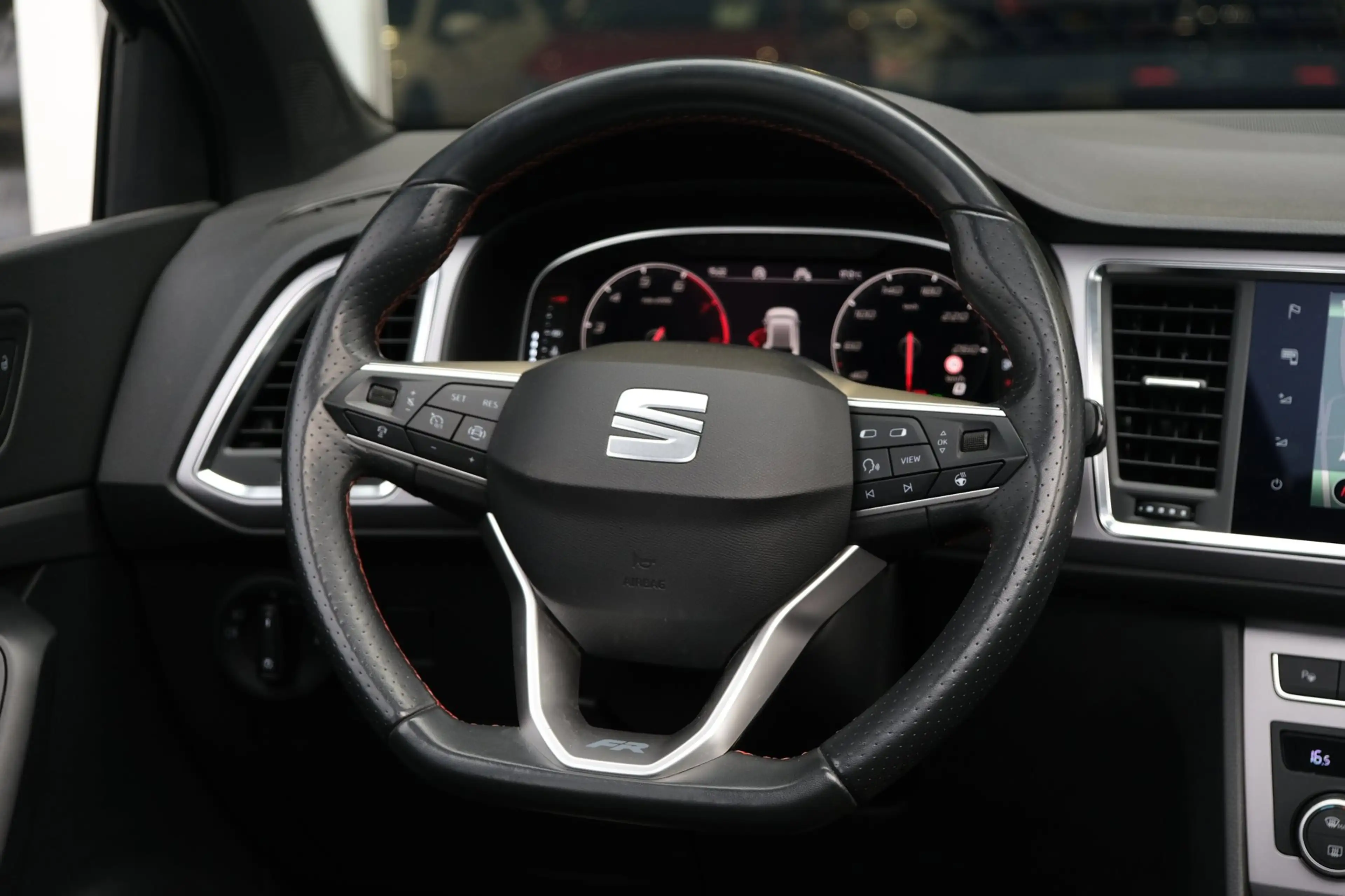 SEAT Ateca 1.5 TSI FR 150PK DSG Pano Virtual Led Cam Elek Ach — photo 12