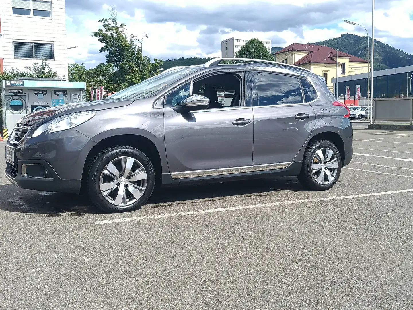Peugeot 2008 Grau - 2