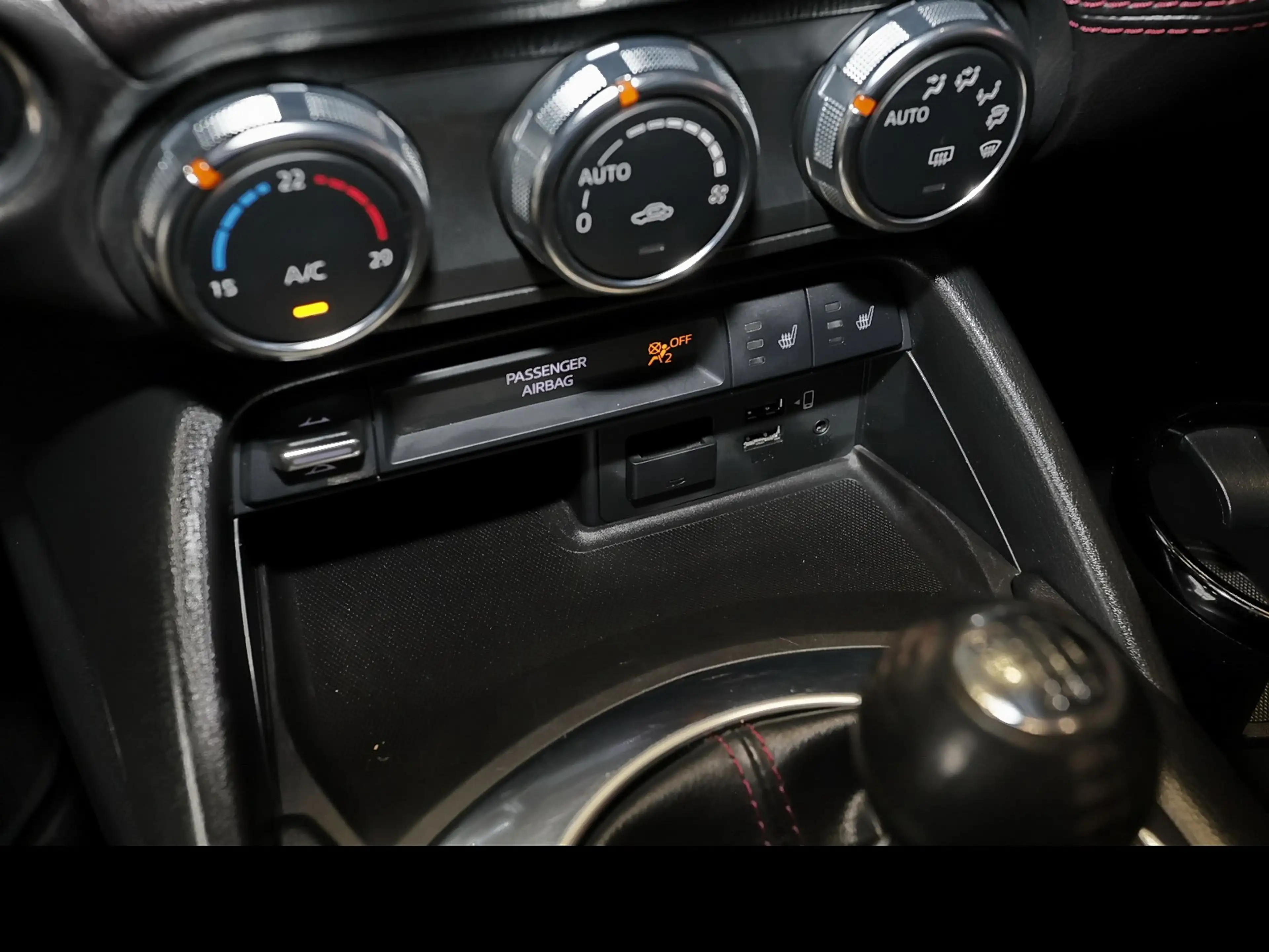 Mazda MX-5 2.0 SKYACTIV-G 184 Exclusive-Line — photo 8