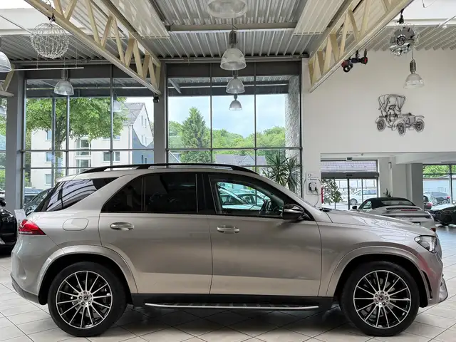 Mercedes-Benz 450 view 2