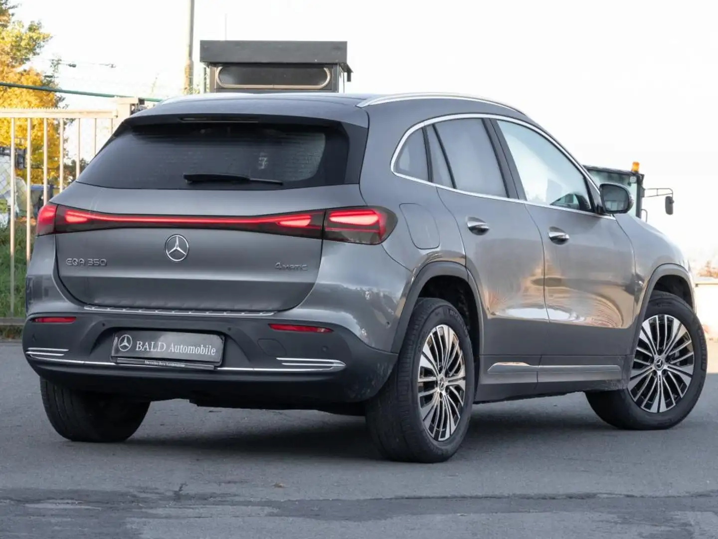 Mercedes-Benz EQA 350 4M Electric-Art/Pano/Distr/360/LED/Ambi Grigio - 2