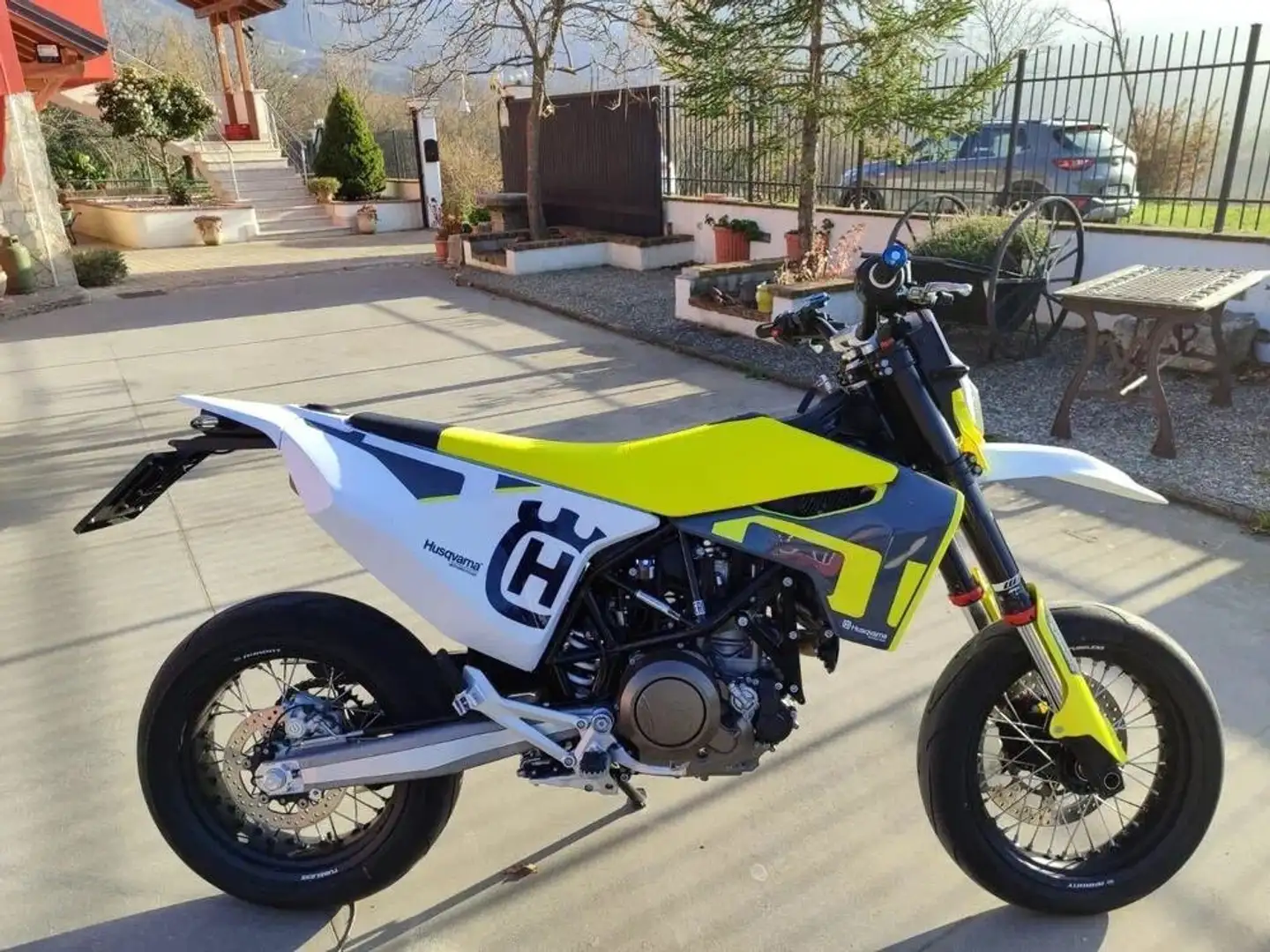 Husqvarna 701 Supermoto Bianco - 2