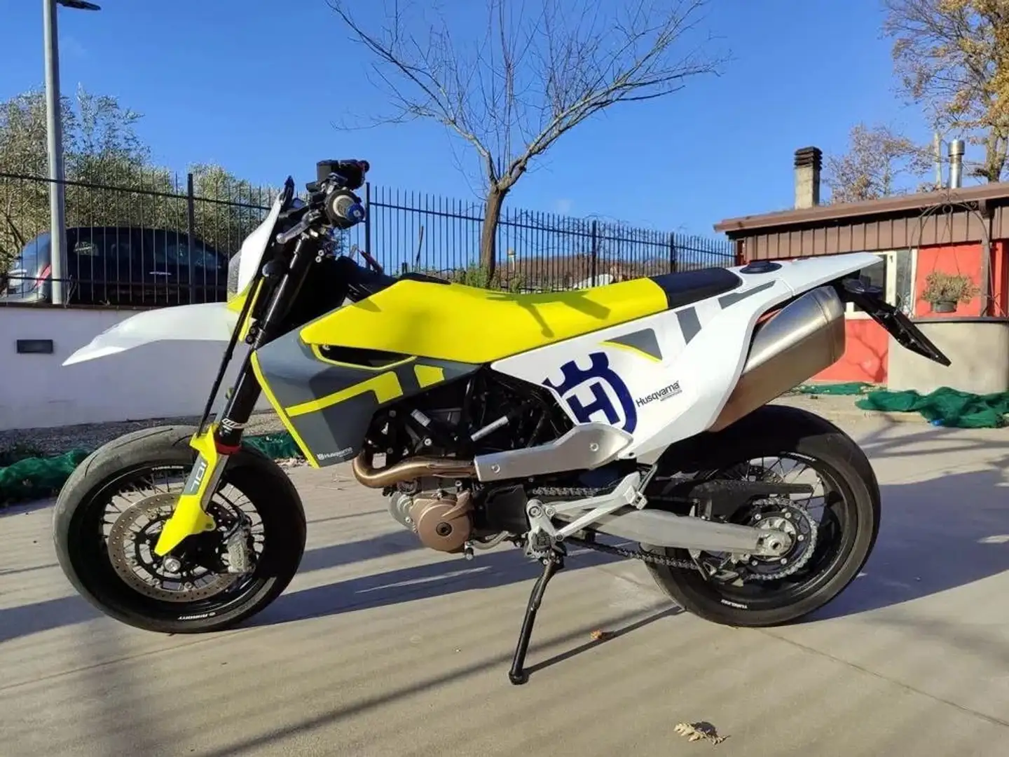Husqvarna 701 Supermoto Bianco - 1