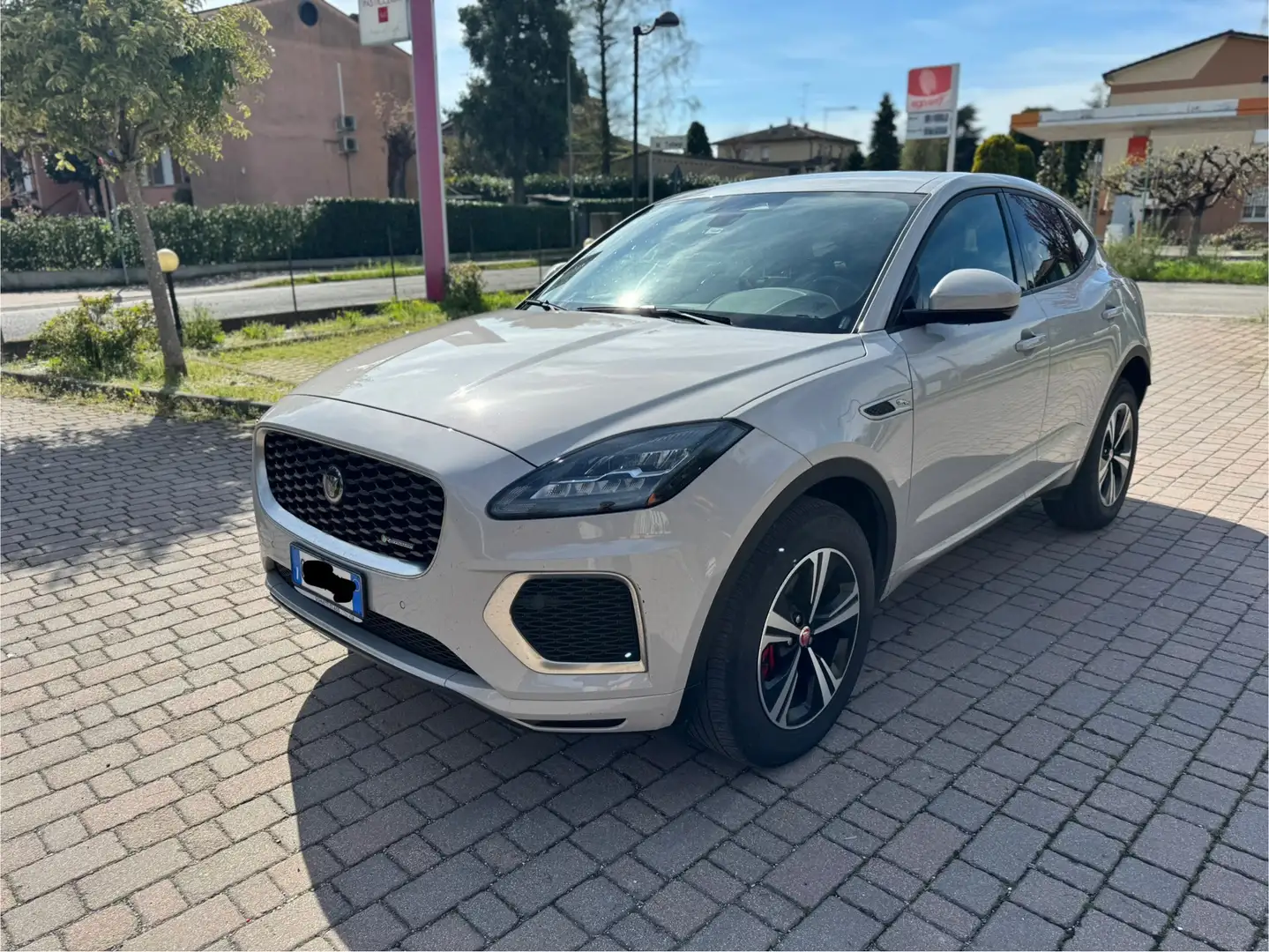 Jaguar E-Pace 2.0d i4 mhev R-Dynamic SE awd 163cv auto Grigio - 2