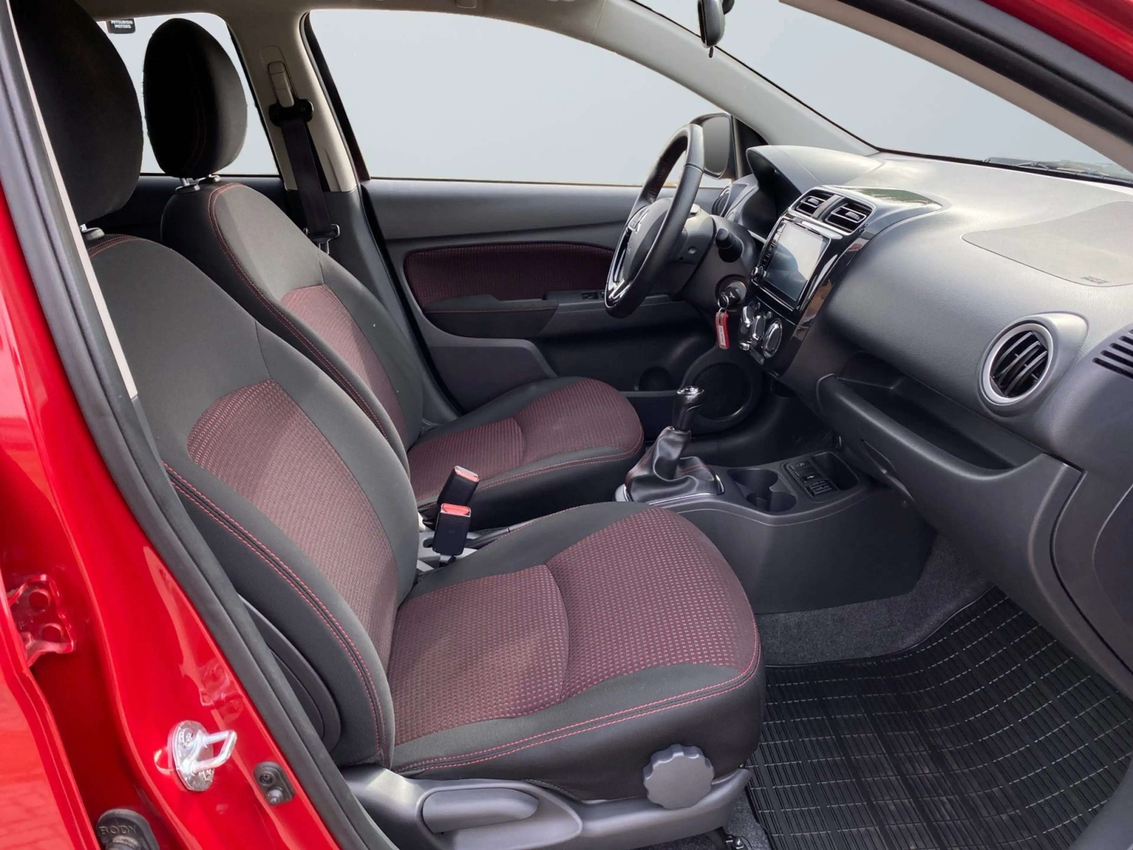Mitsubishi Space Star Select+ Black 1,2l TEMP+SHZ+KAM — photo 10