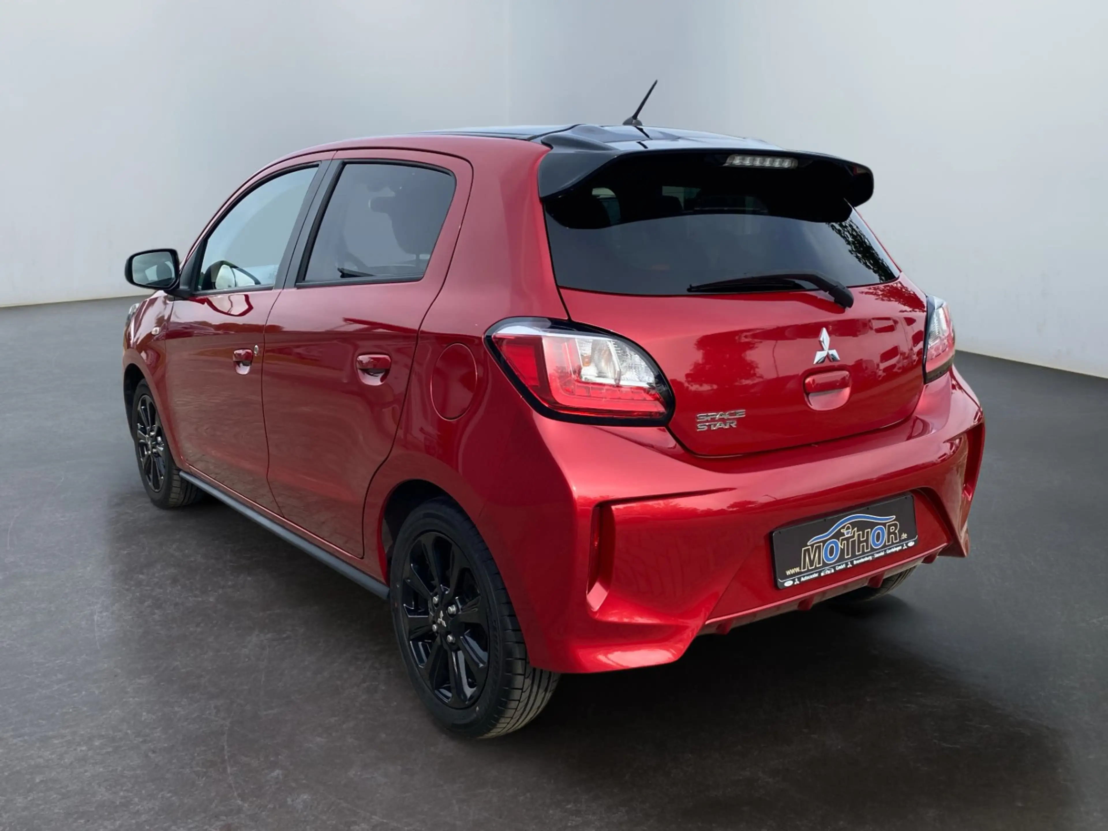 Mitsubishi Space Star Select+ Black 1,2l TEMP+SHZ+KAM — photo 4