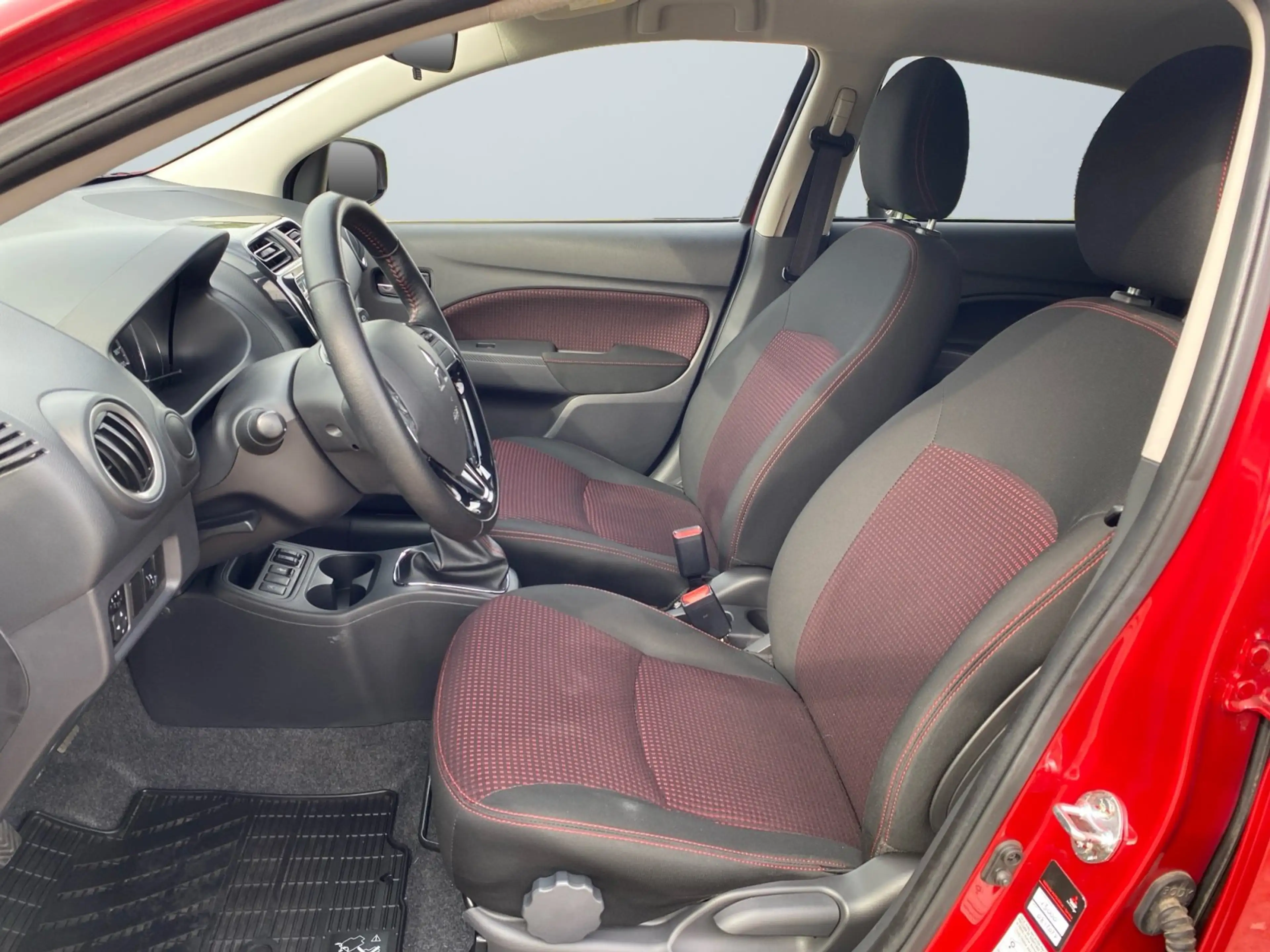 Mitsubishi Space Star Select+ Black 1,2l TEMP+SHZ+KAM — photo 7