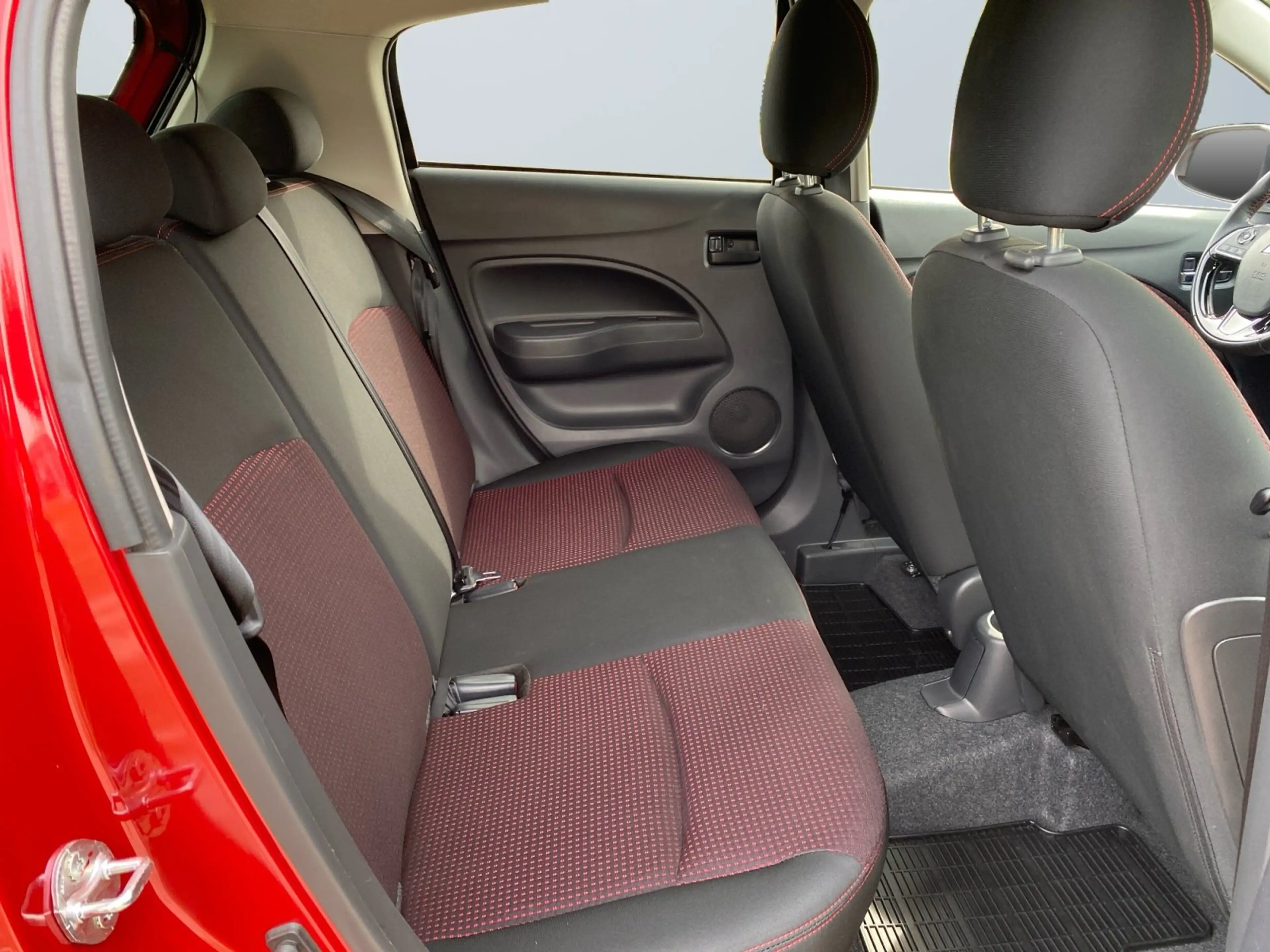 Mitsubishi Space Star Select+ Black 1,2l TEMP+SHZ+KAM — photo 11