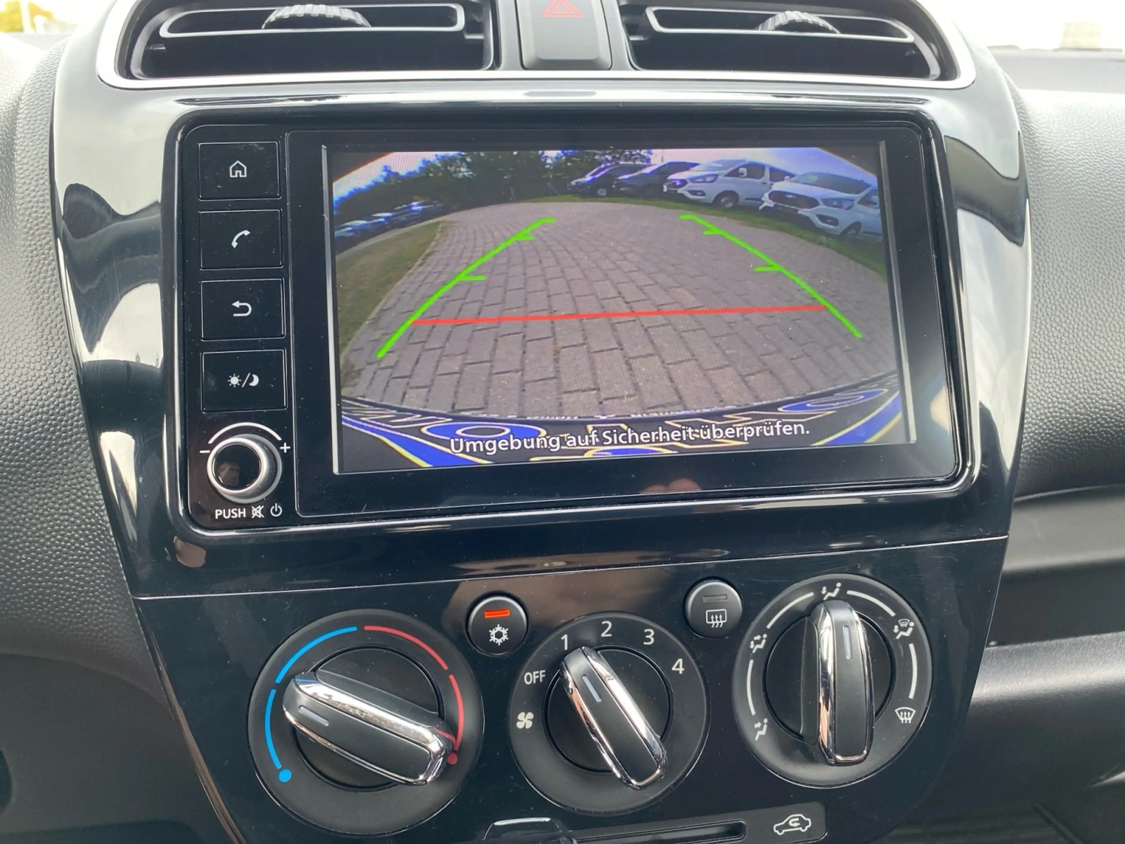 Mitsubishi Space Star Select+ Black 1,2l TEMP+SHZ+KAM — photo 13