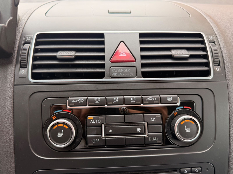 Volkswagen Touran 2.0 TDi Comfortline 7-SITZER+AUT+NAVI+XEN — photo 11