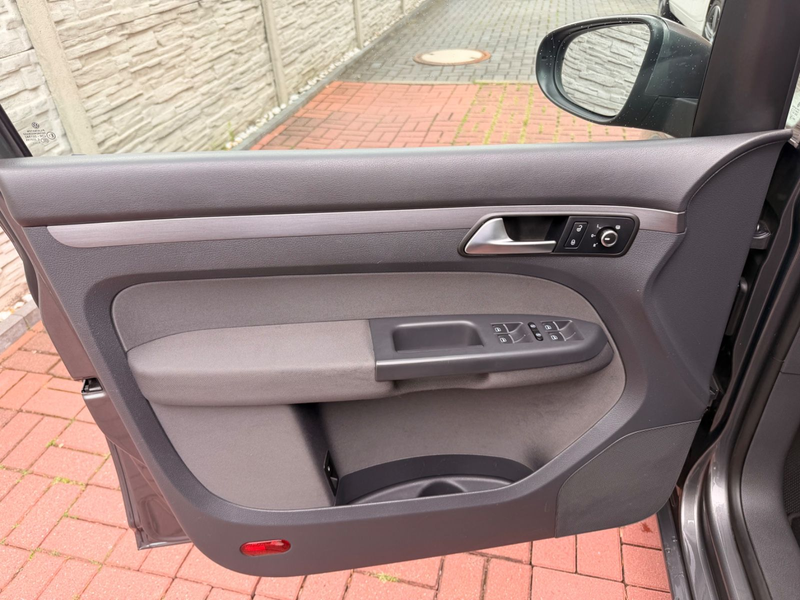 Volkswagen Touran 2.0 TDi Comfortline 7-SITZER+AUT+NAVI+XEN — photo 14