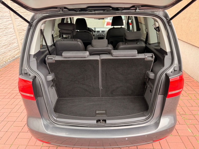 Volkswagen Touran 2.0 TDi Comfortline 7-SITZER+AUT+NAVI+XEN — photo 7