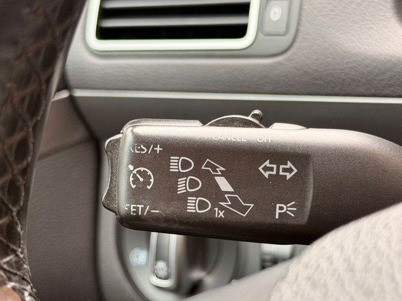 Volkswagen Touran 2.0 TDi Comfortline 7-SITZER+AUT+NAVI+XEN — photo 13