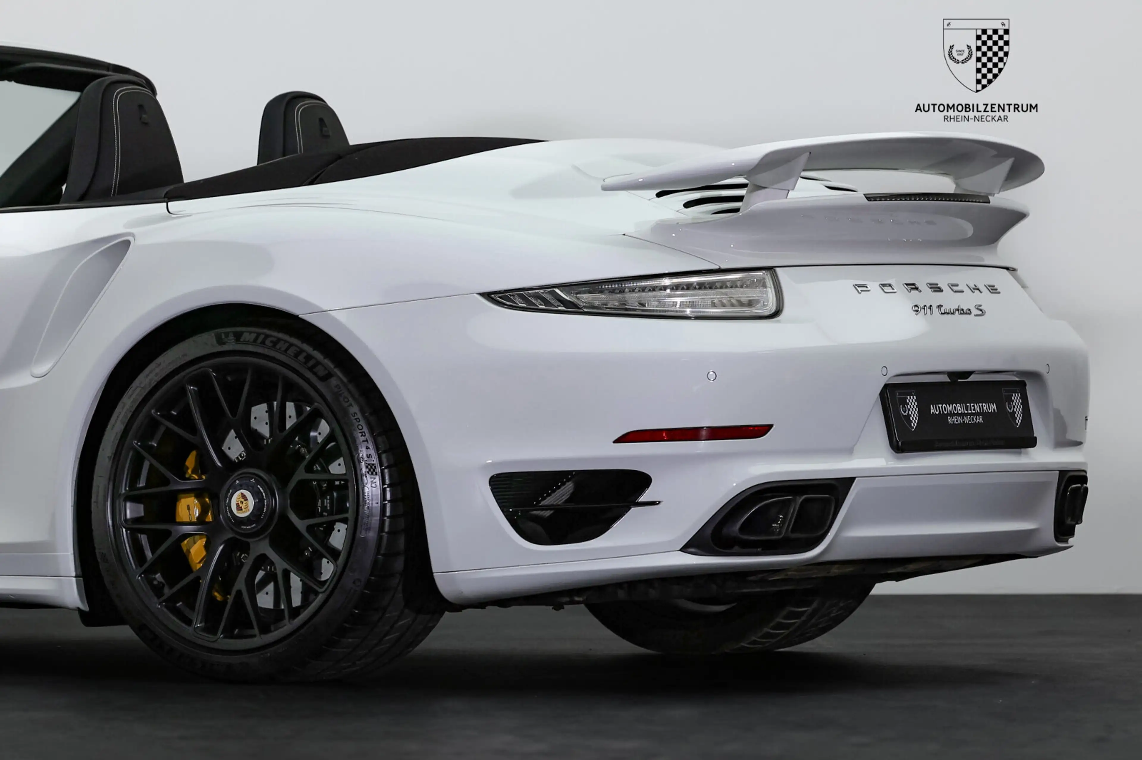 Porsche 911 911 Turbo S Cabriolet Carbon/Burmester/Sportsitz — photo 11