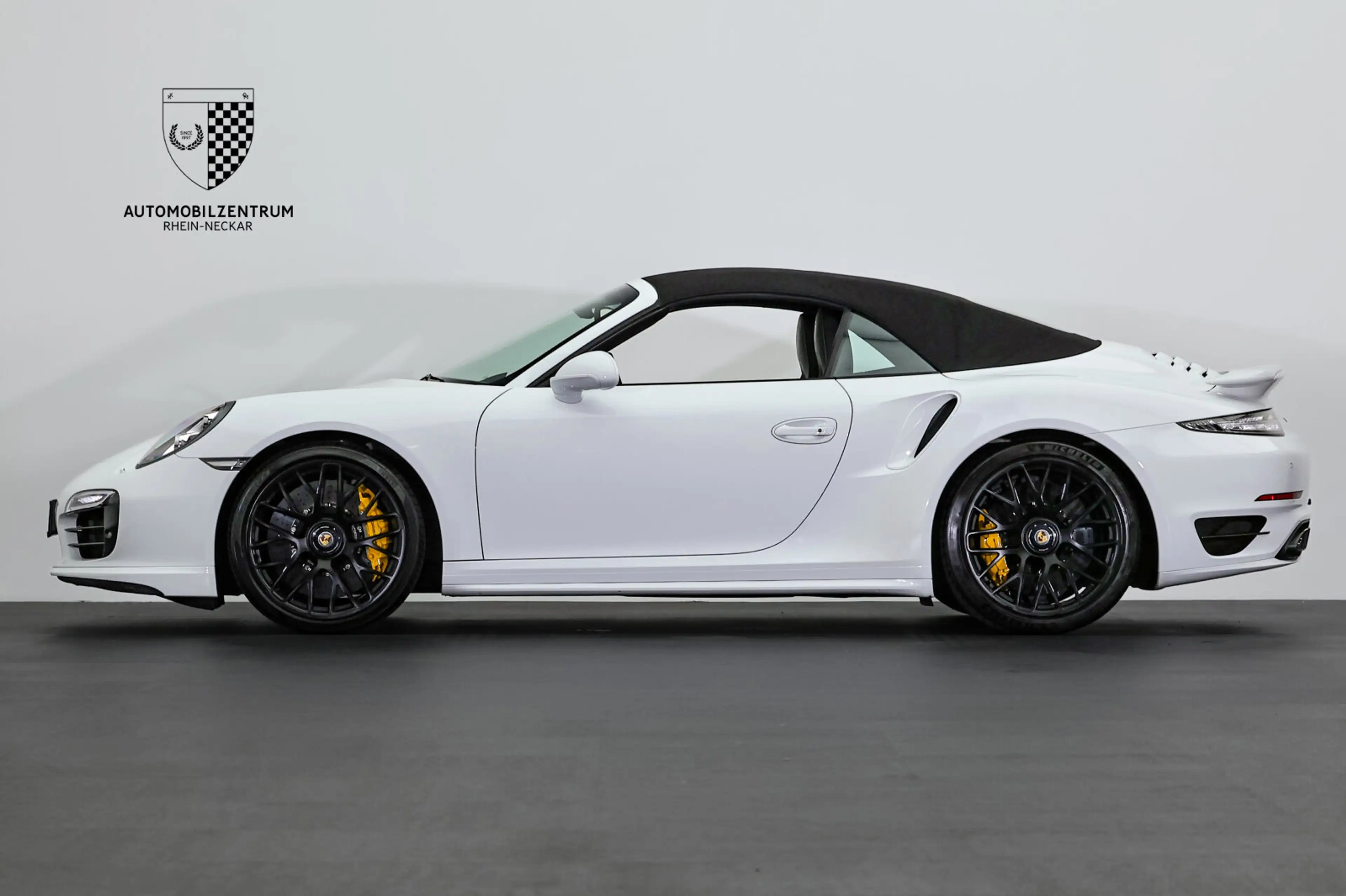 Porsche 911 911 Turbo S Cabriolet Carbon/Burmester/Sportsitz — photo 4