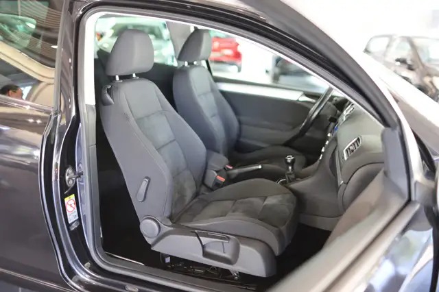 Volkswagen Golf view 10
