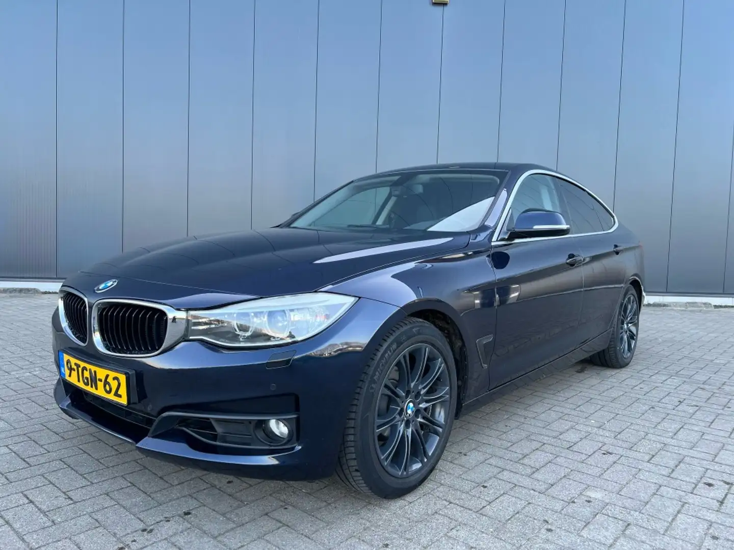 BMW 320 3-serie Gran Turismo 320i High Executive Blauw - 1