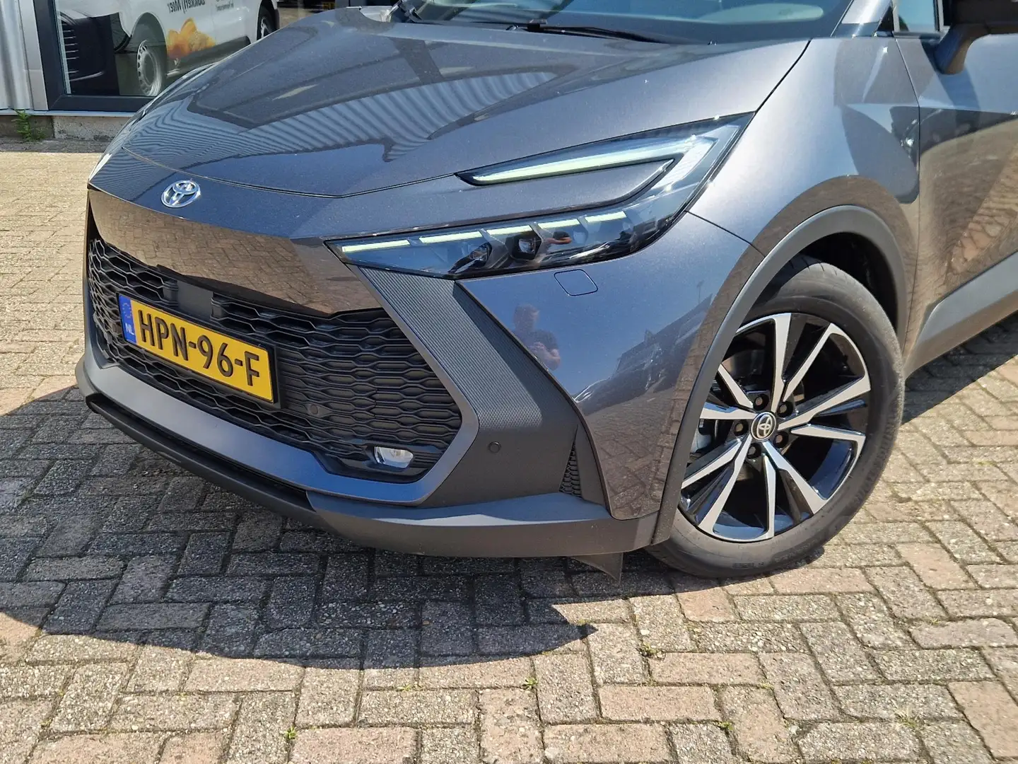 Toyota C-HR 1.8 Hybrid 140 First Edition Grijs - 2