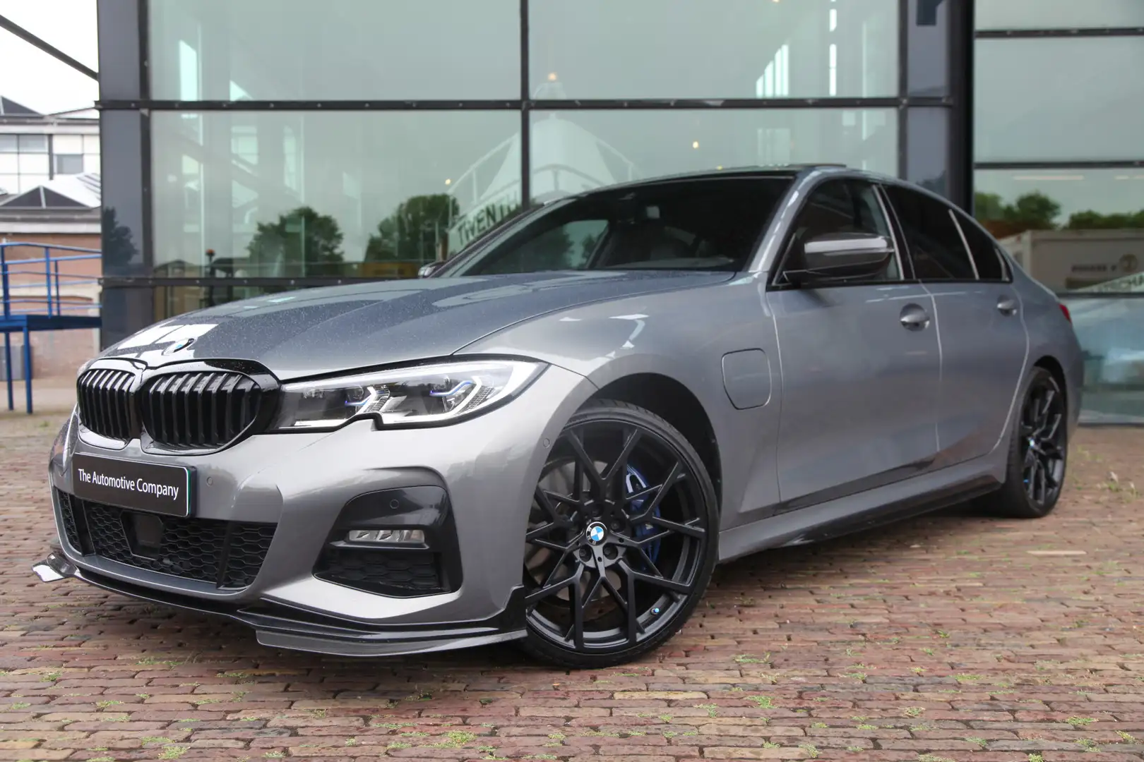 BMW 330 3-serie 330e M Performance Carbon/Individueel/Lase Grijs - 1