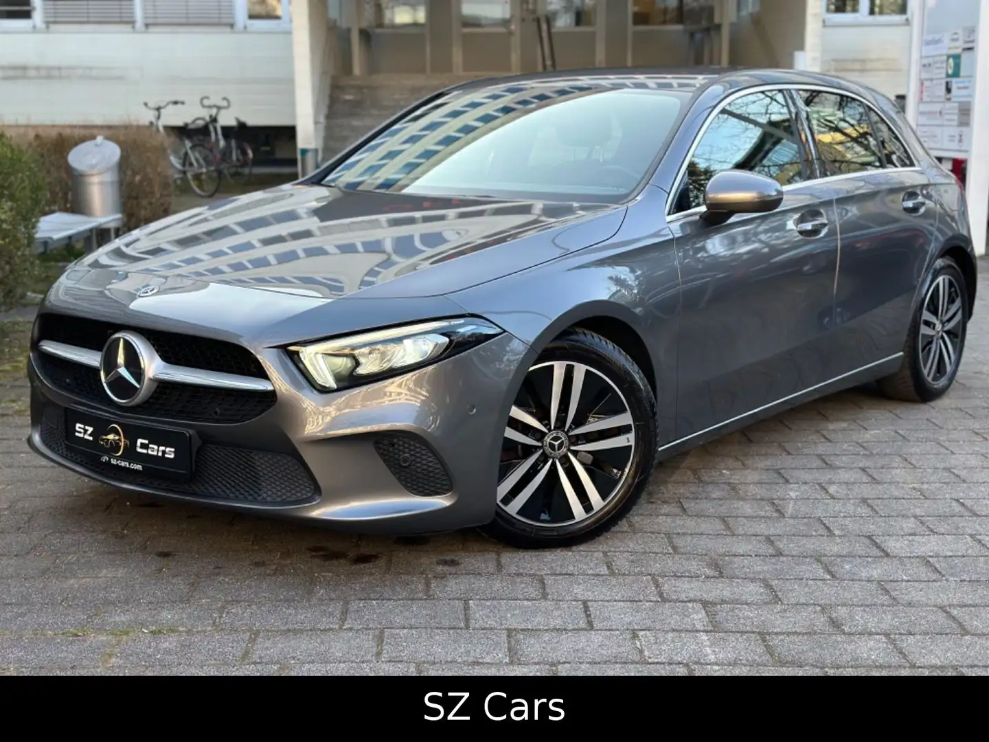 Mercedes-Benz A 200 *KAM*NAVI*Teilleder*LED* Grijs - 1