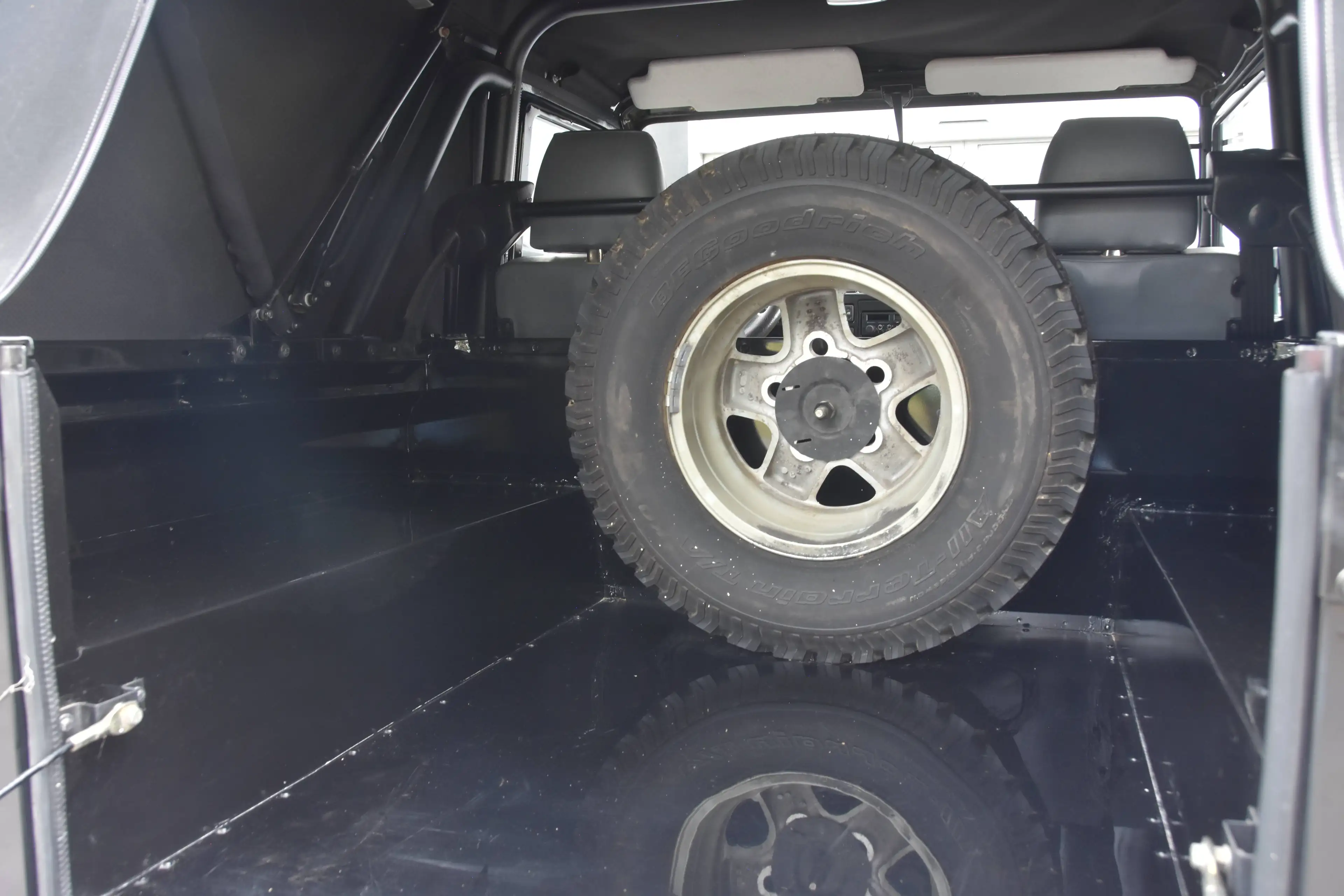 Land Rover Defender 90 TD5 Cabrio " BEL AIR " – 1 VAN 75 — photo 15