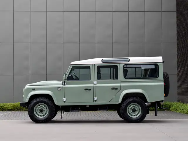 Land Rover Defender 110 view 2