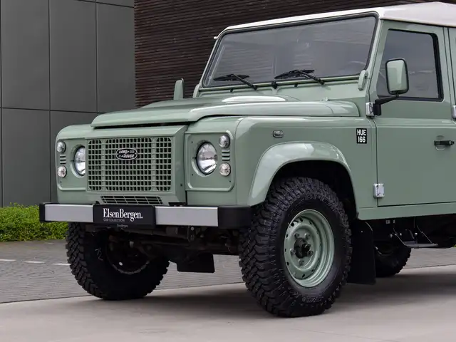 Land Rover Defender 110 view 10