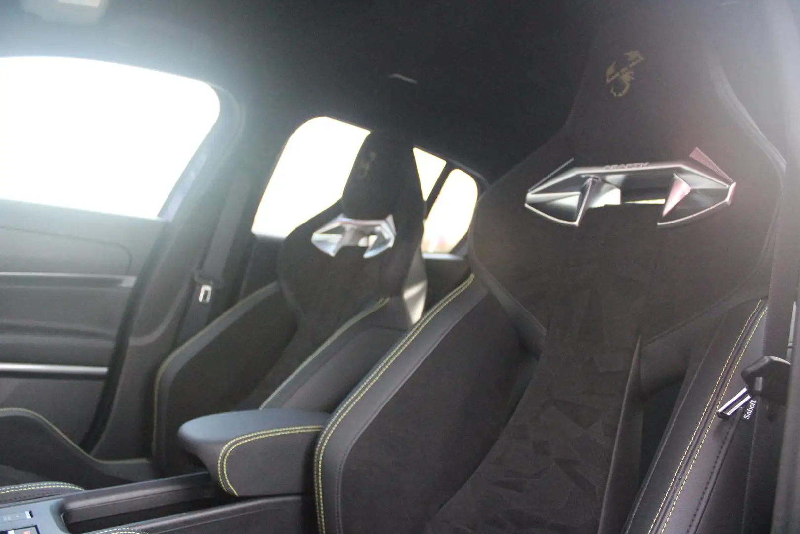 Abarth 600e SCORPIONISSIMA 280PK 54 kWh | SABELT PERFORMANCE S Violett - 2