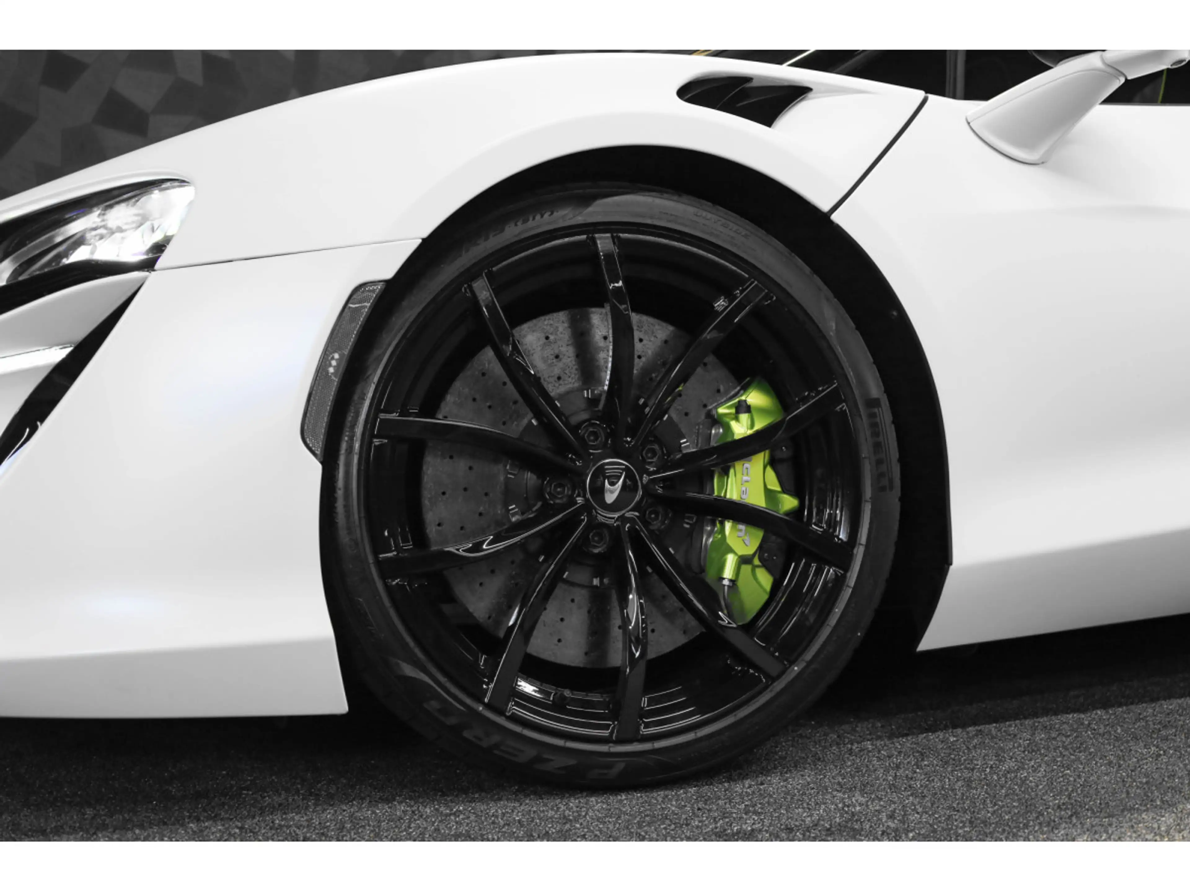McLaren Artura Coupé V6 Hybrid — photo 10