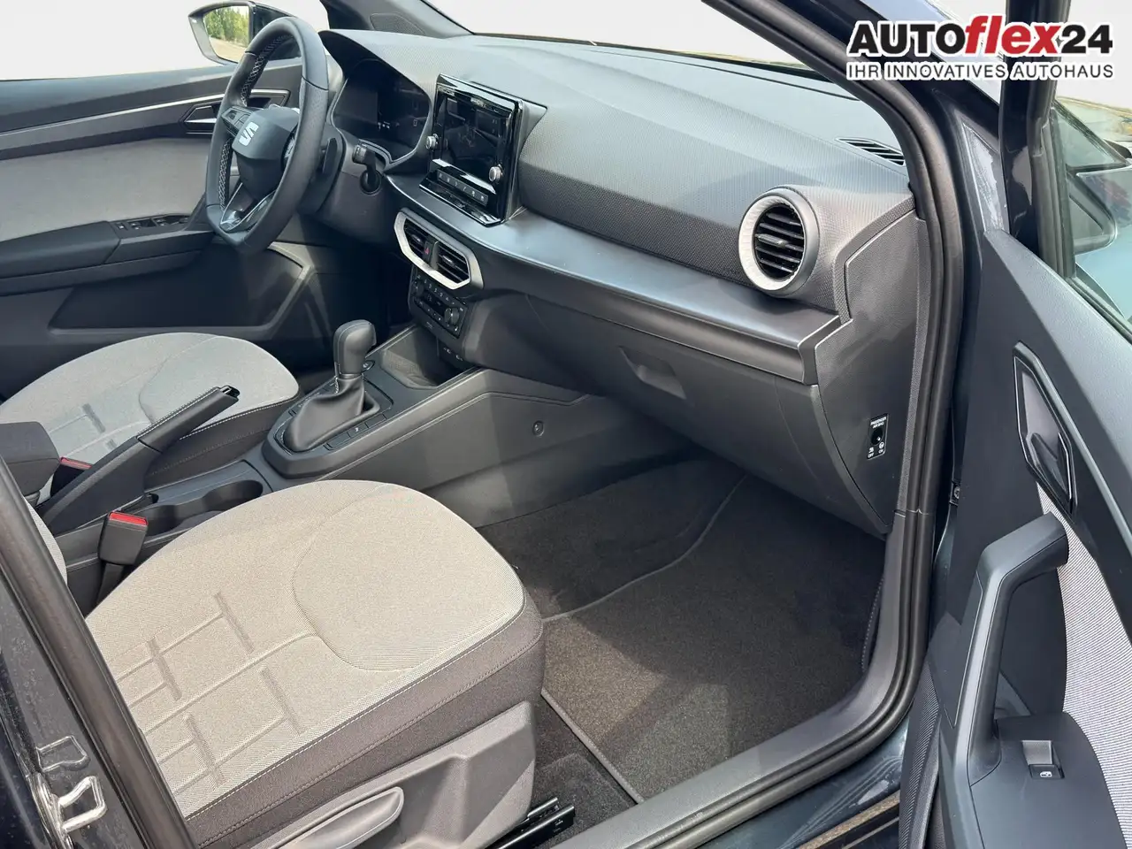 SEAT Arona FR 1.5 TSI DSG Mo26 ACC 2Zokl 2xPDC Kam SHZ Ful..., миниатюра 17