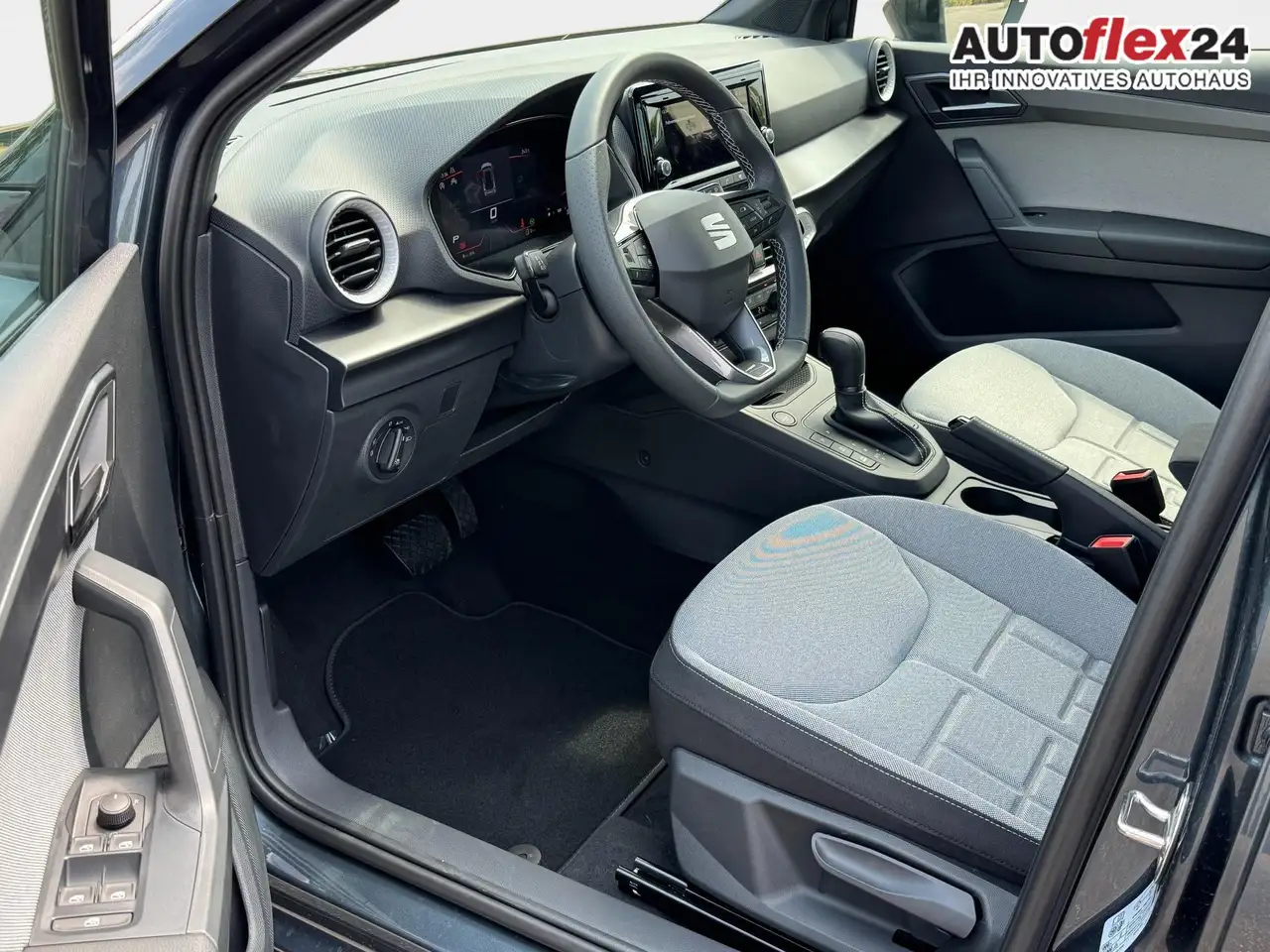 SEAT Arona FR 1.5 TSI DSG Mo26 ACC 2Zokl 2xPDC Kam SHZ Ful..., миниатюра 11