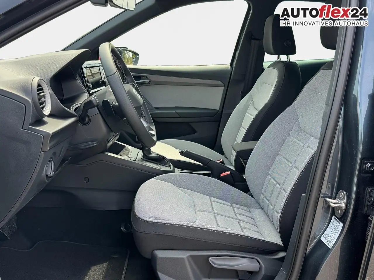 SEAT Arona FR 1.5 TSI DSG Mo26 ACC 2Zokl 2xPDC Kam SHZ Ful..., миниатюра 29