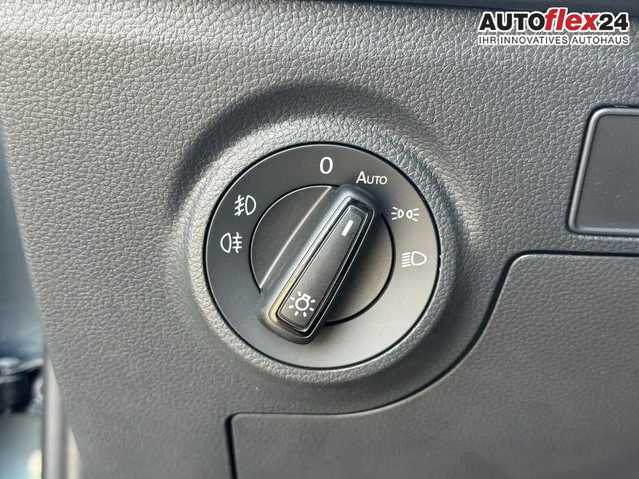 SEAT Arona FR 1.5 TSI DSG Mo26 ACC 2Zokl 2xPDC Kam SHZ Ful..., миниатюра 23