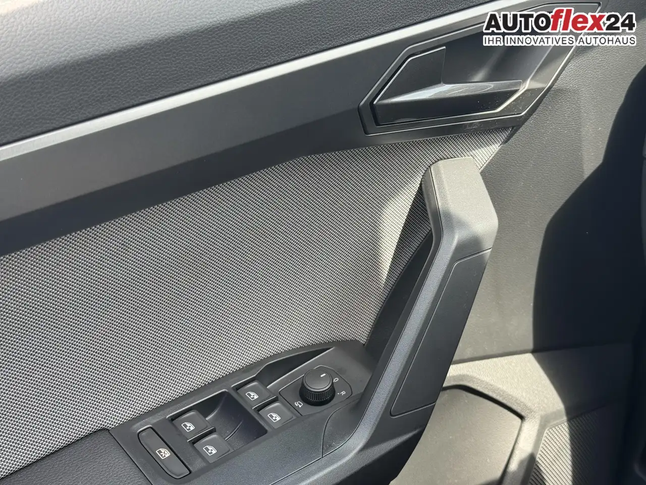 SEAT Arona FR 1.5 TSI DSG Mo26 ACC 2Zokl 2xPDC Kam SHZ Ful..., миниатюра 24