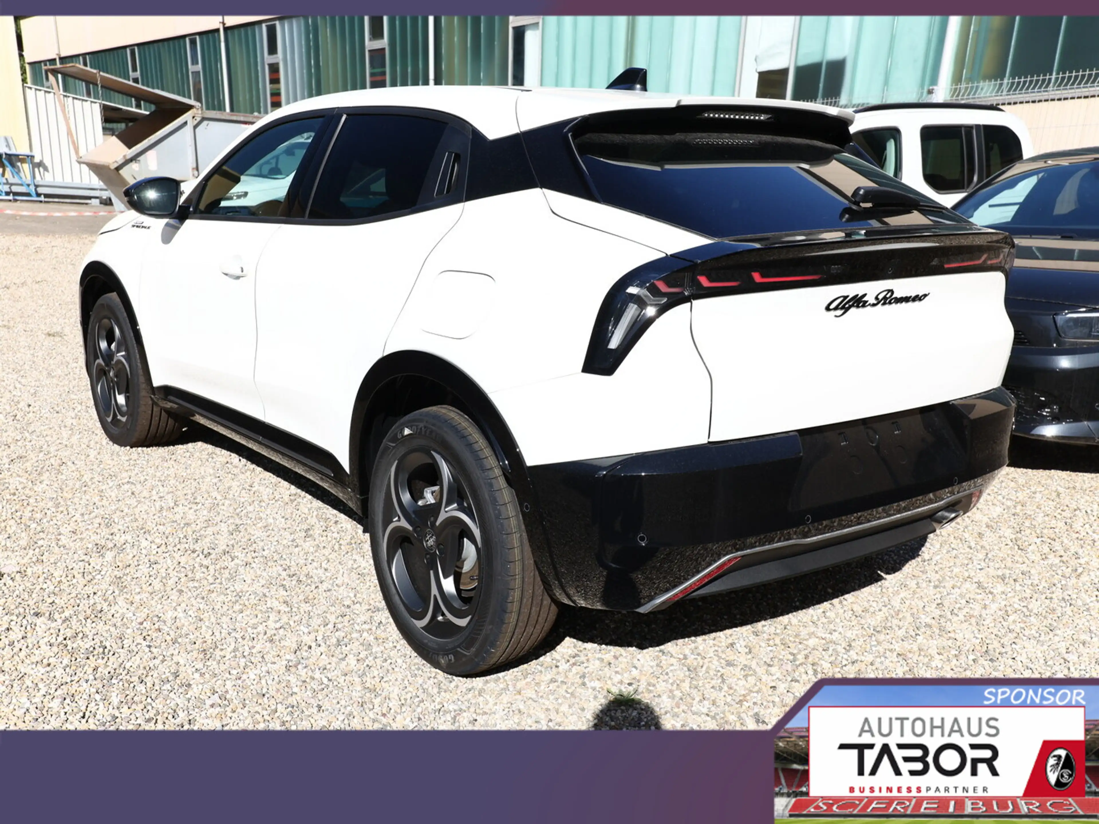 Alfa Romeo Junior Ibrida Q4 Sport Speciale TechP UVP-28%* — photo 4