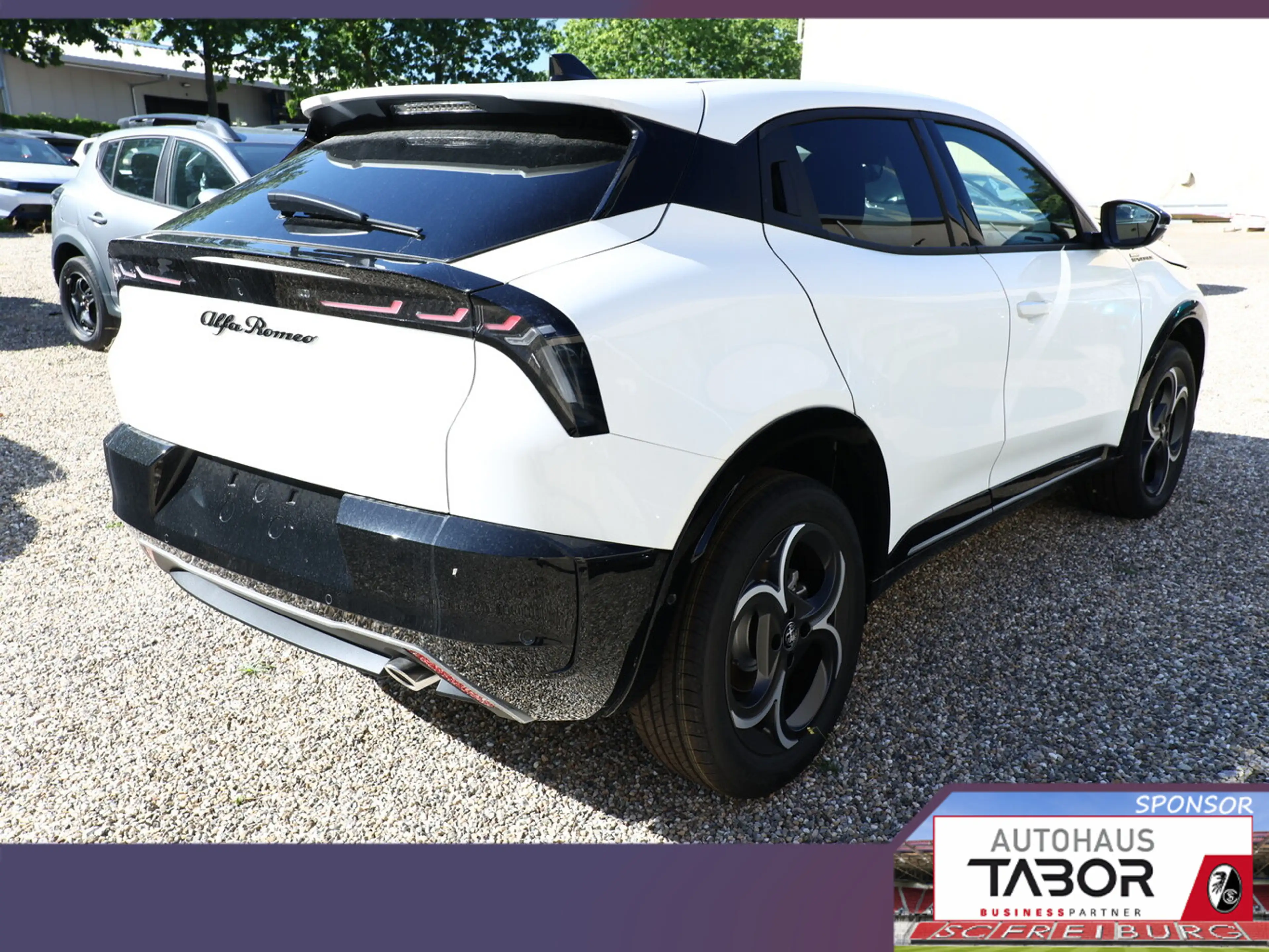 Alfa Romeo Junior Ibrida Q4 Sport Speciale TechP UVP-28%* — photo 3