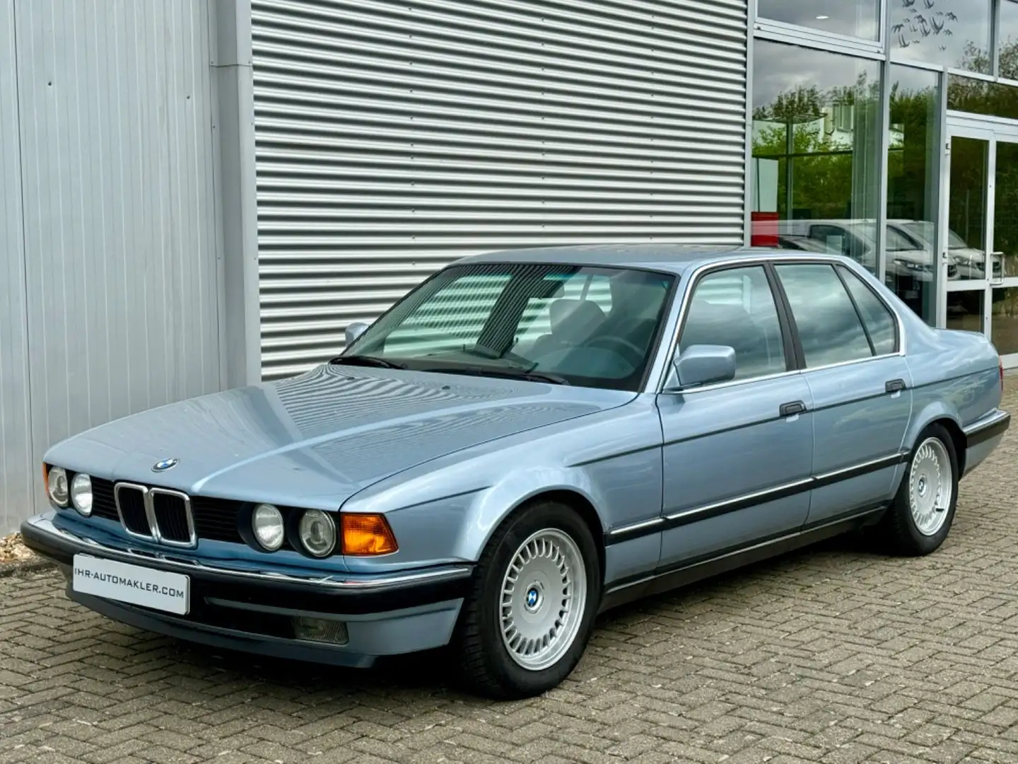 BMW 730 i E32 Modrá - 1