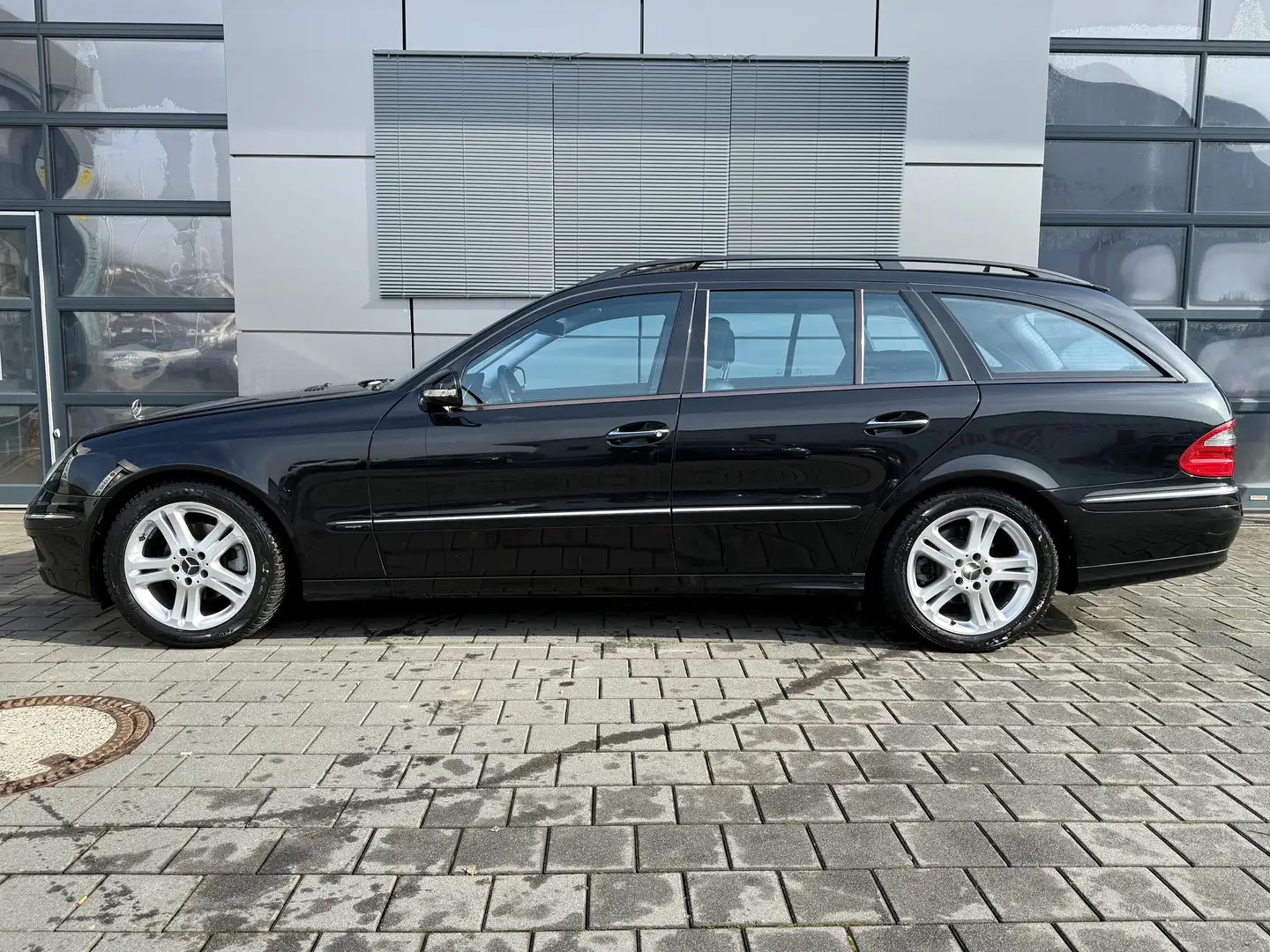 Mercedes-Benz E 200 T Kompressor Avantgarde AHK/Navi/Schiebedach Negro - 2