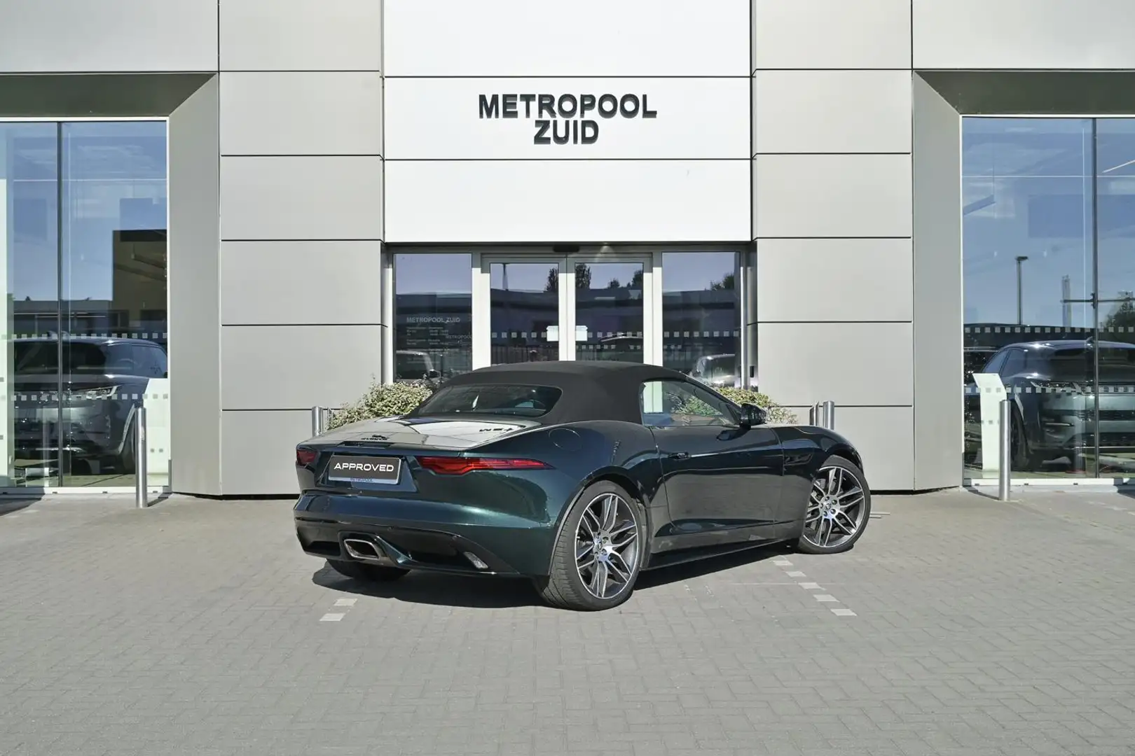 Jaguar F-Type Convertible P300 R-Dynamic RWD Grün - 2