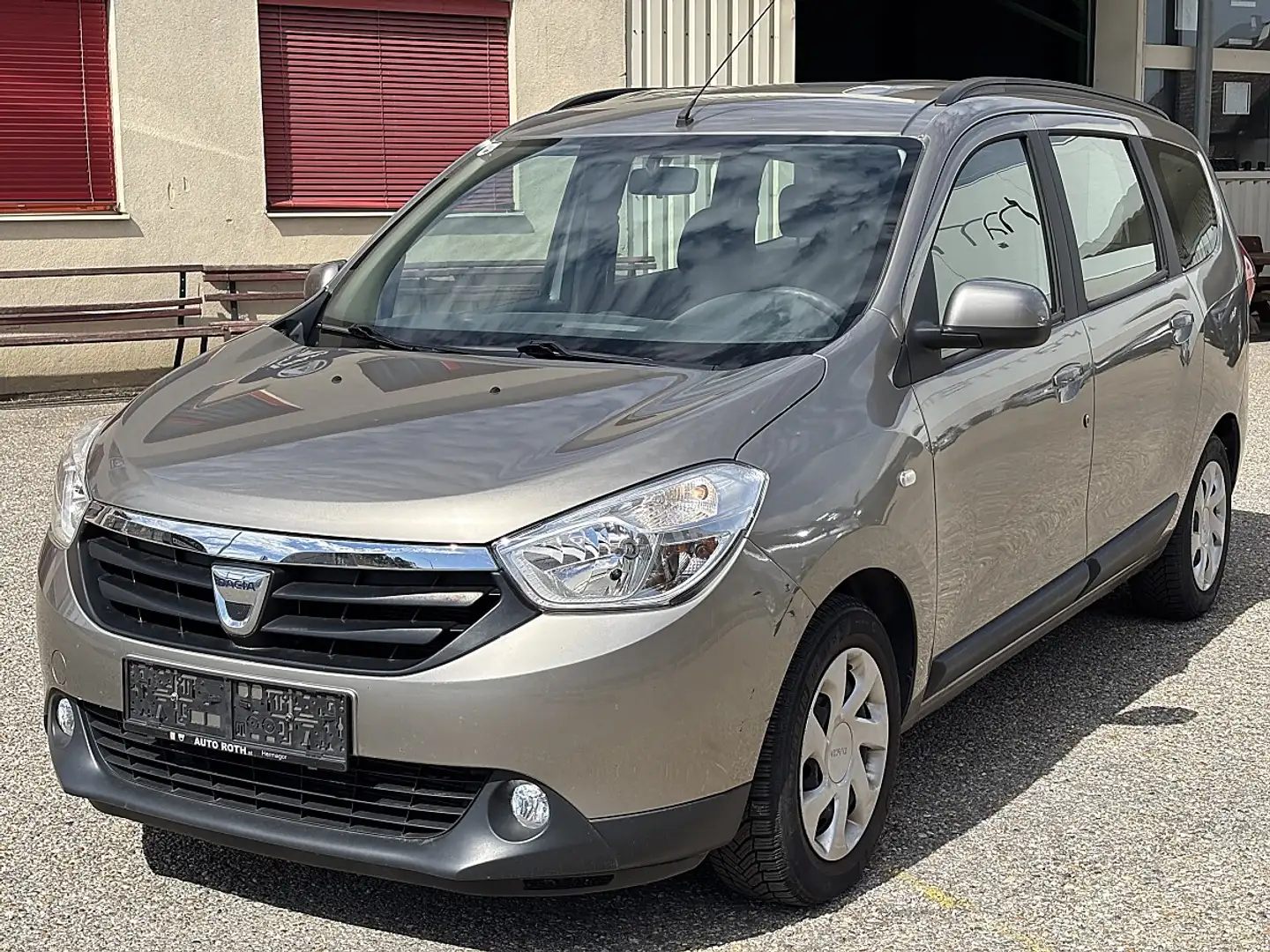 Dacia Lodgy Ambiance dCi 90 Braun - 1
