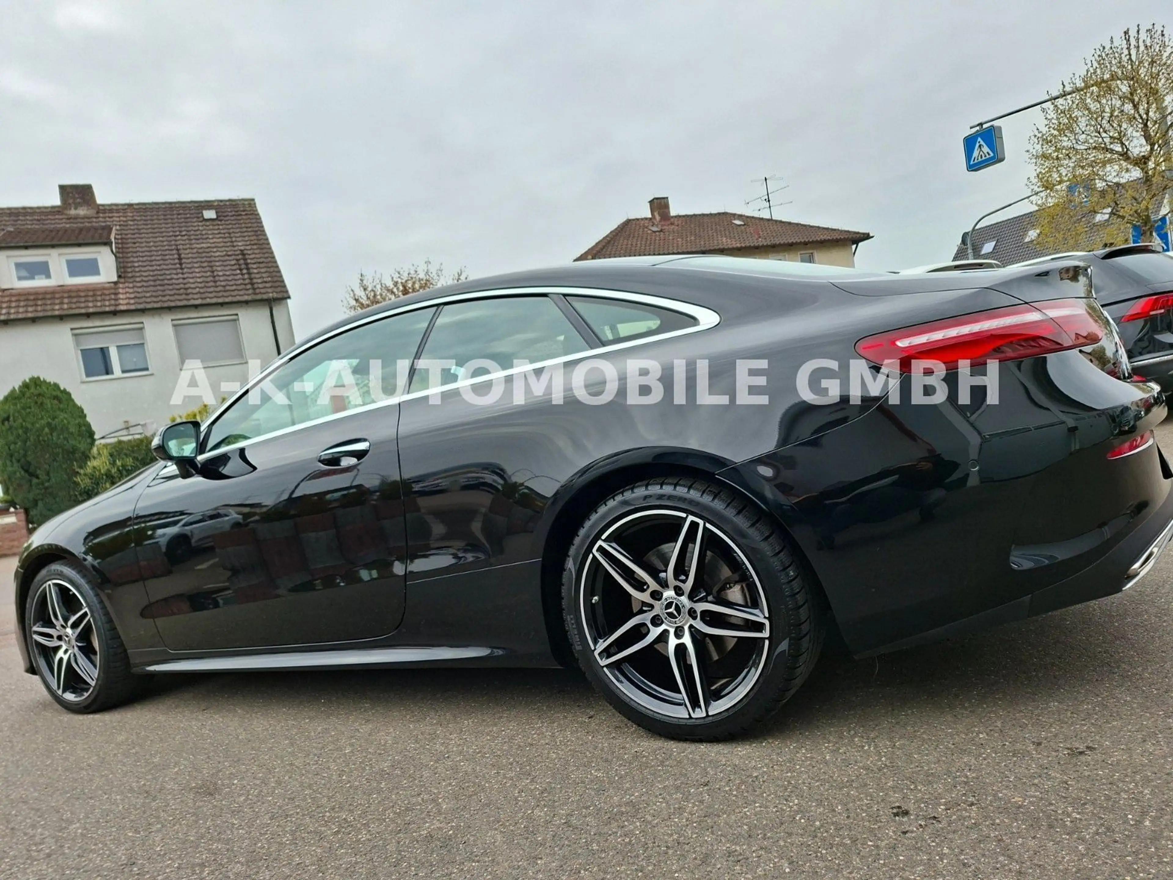 Mercedes-Benz E 350 Coupe AMG-Line — photo 8