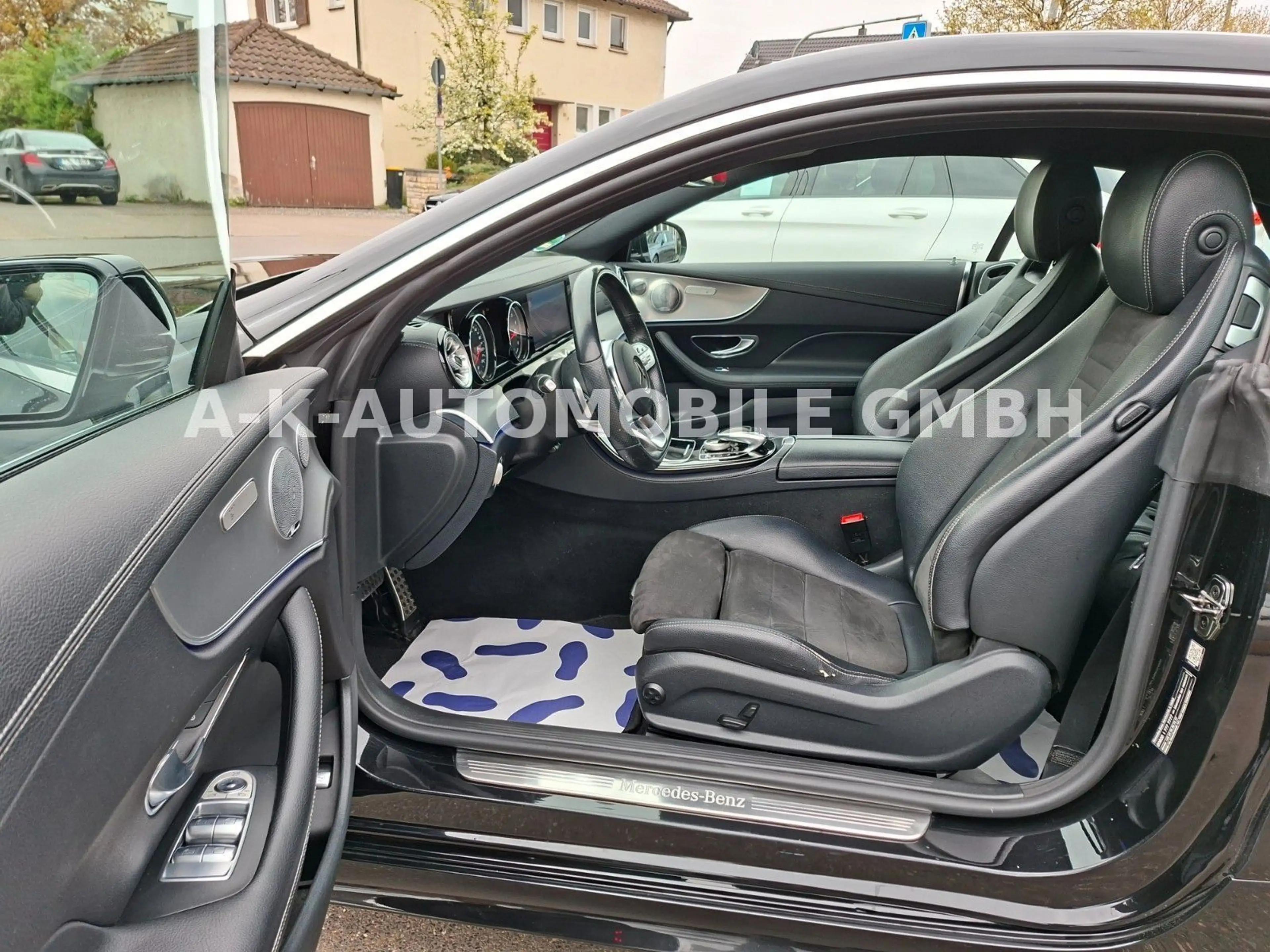Mercedes-Benz E 350 Coupe AMG-Line — photo 15